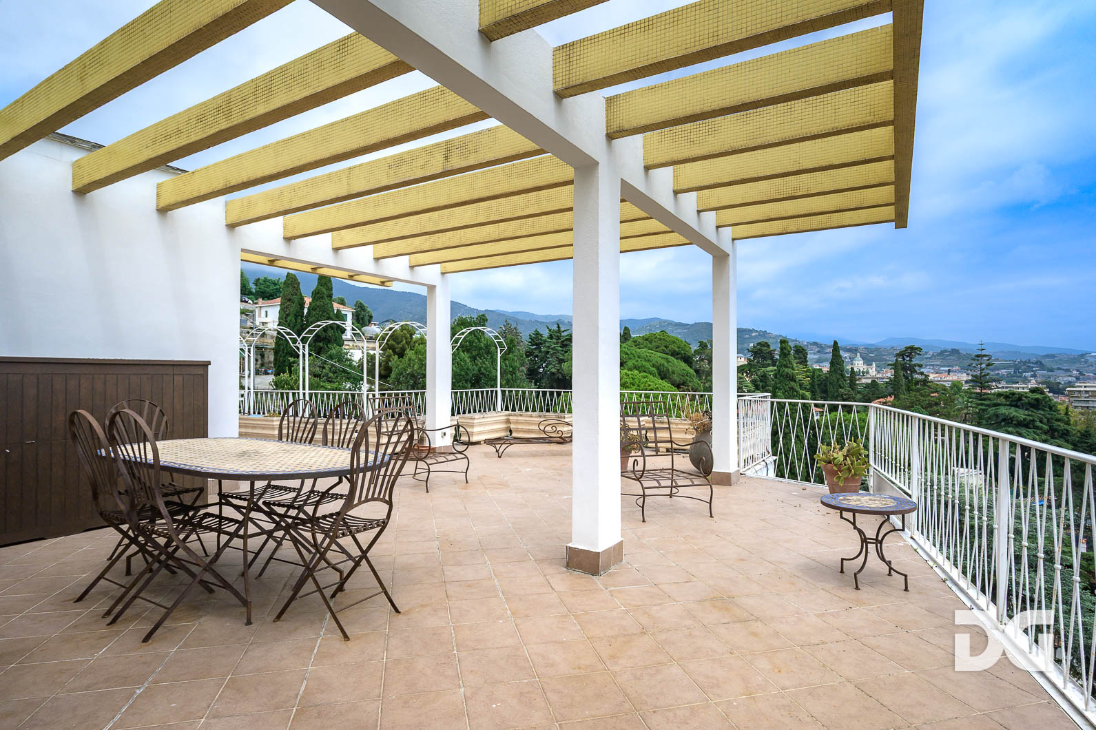 Immobiliare Del Guasta SANREMO – CARDUCCI – ATTICO DIVISIBILE MQ. 215 CON TERRAZZO PANORAMICO 