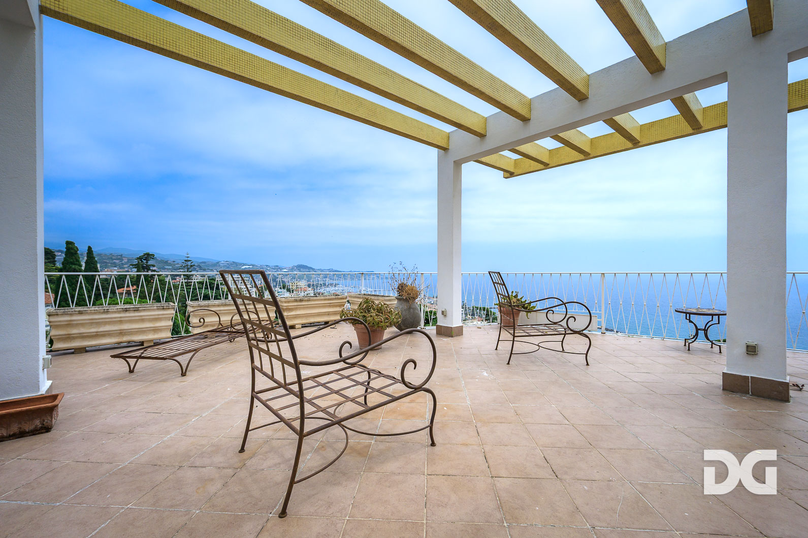 Immobiliare Del Guasta SANREMO – CARDUCCI – ATTICO DIVISIBILE MQ. 215 CON TERRAZZO PANORAMICO 