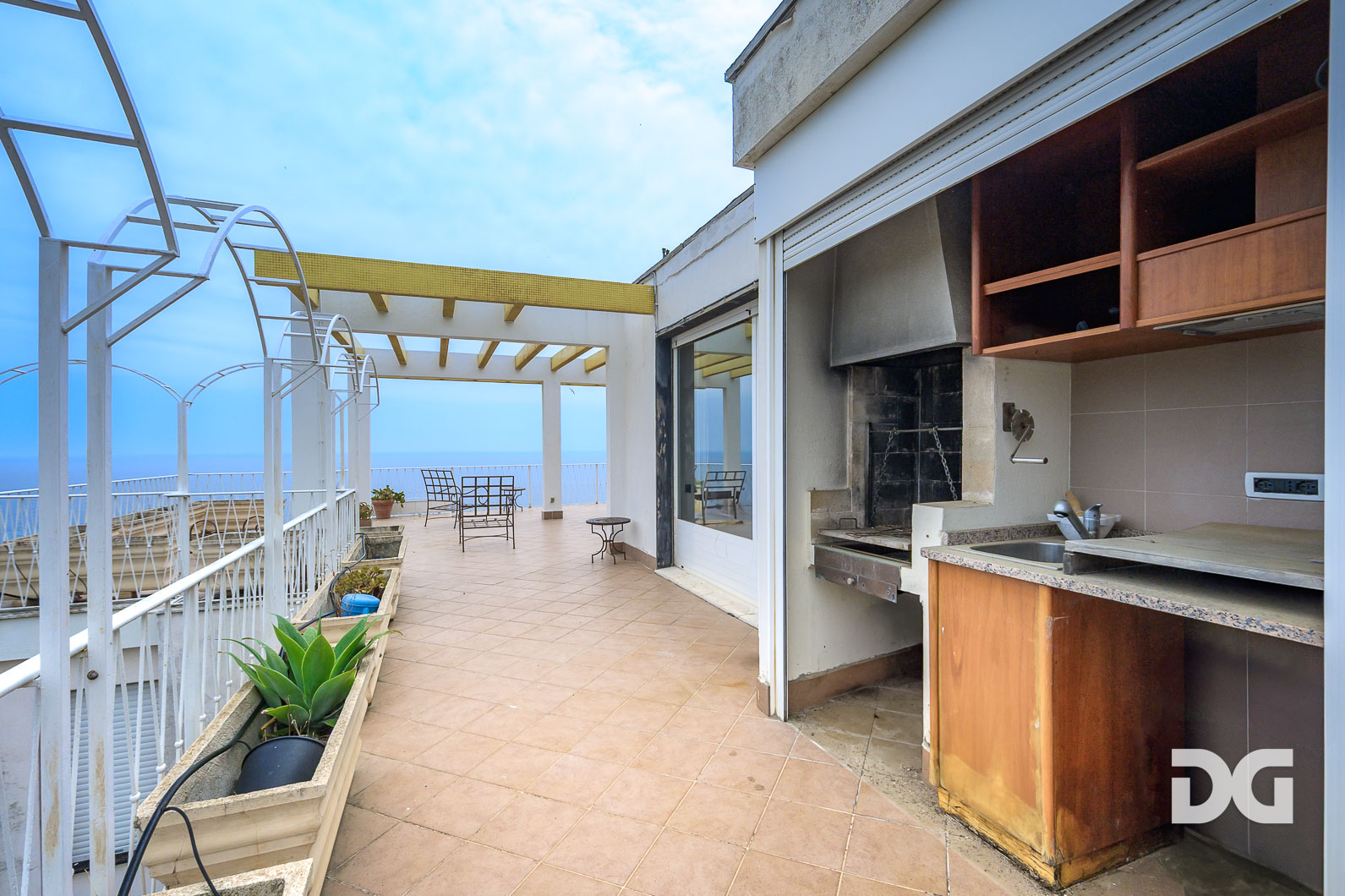Immobiliare Del Guasta SANREMO – CARDUCCI – ATTICO DIVISIBILE MQ. 215 CON TERRAZZO PANORAMICO 