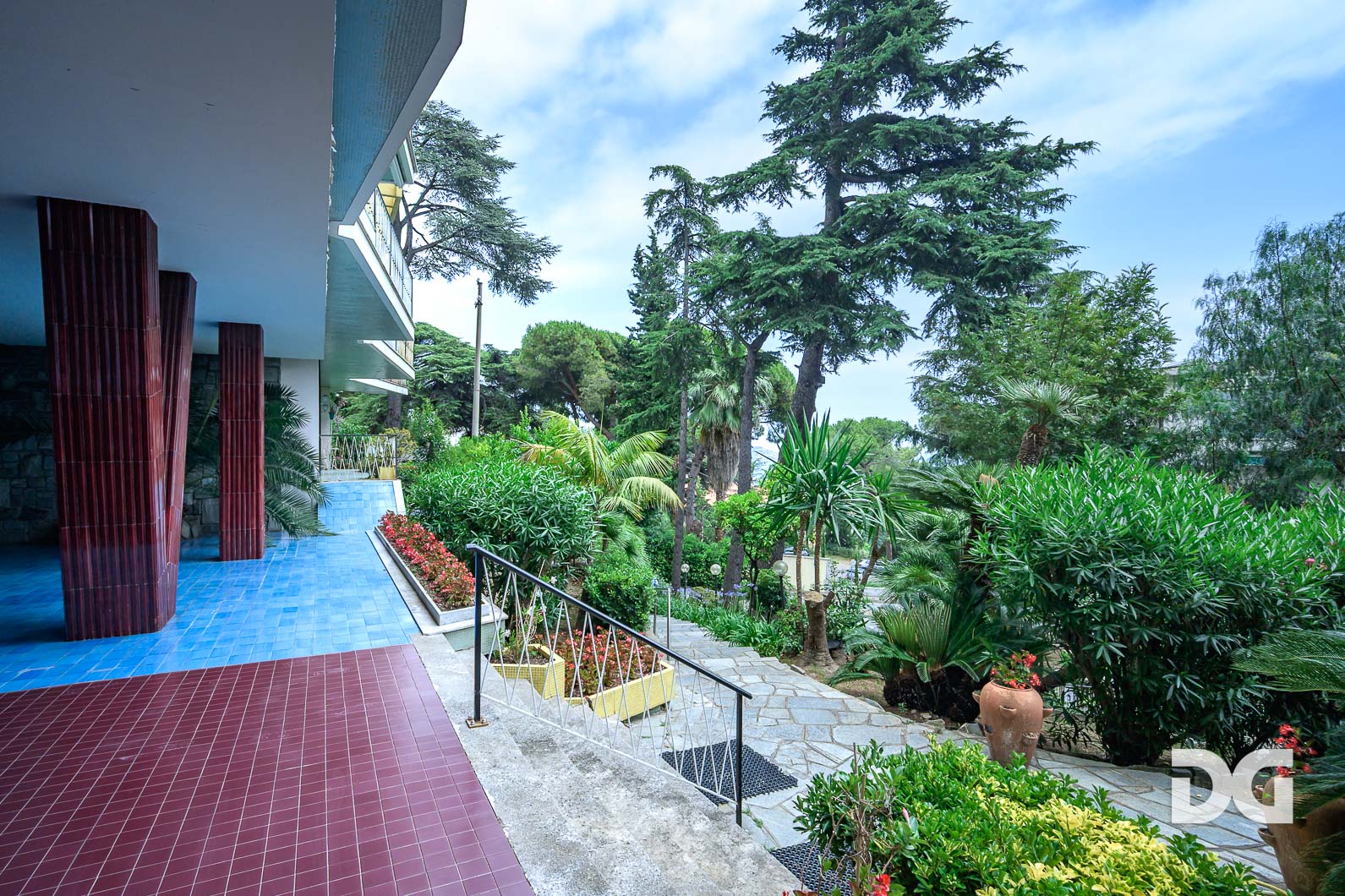 Immobiliare Del Guasta SANREMO – CARDUCCI – ATTICO DIVISIBILE MQ. 215 CON TERRAZZO PANORAMICO 