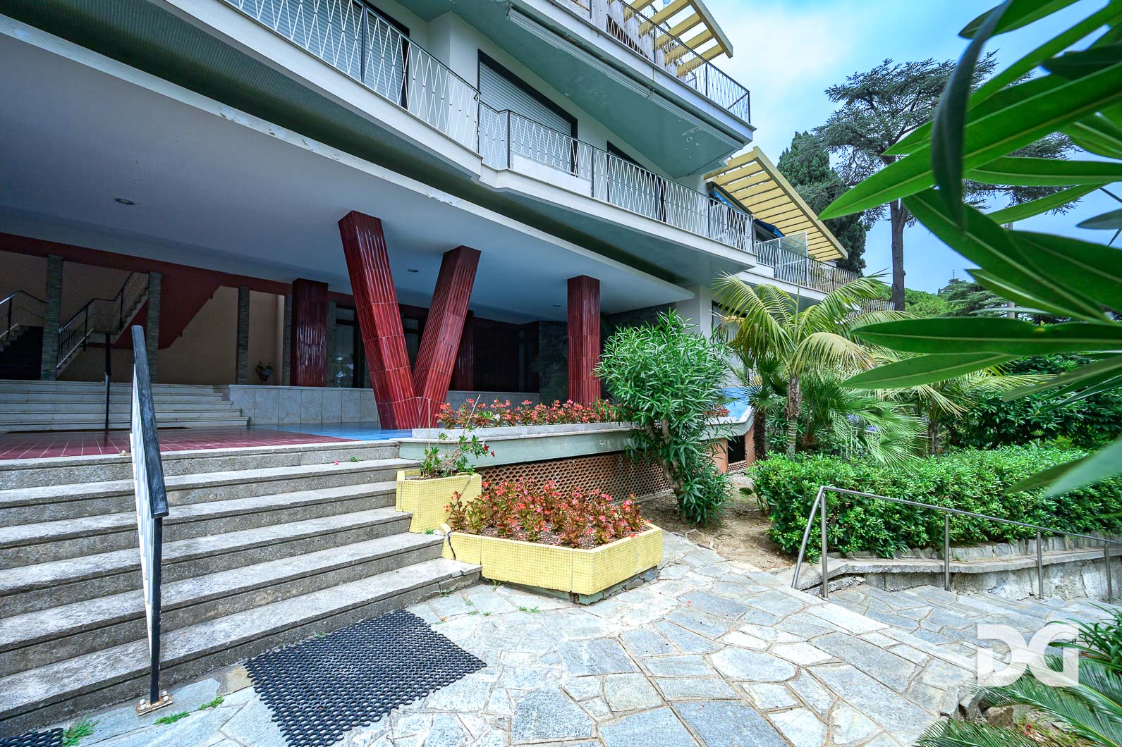 Immobiliare Del Guasta SANREMO – CARDUCCI – ATTICO DIVISIBILE MQ. 215 CON TERRAZZO PANORAMICO 