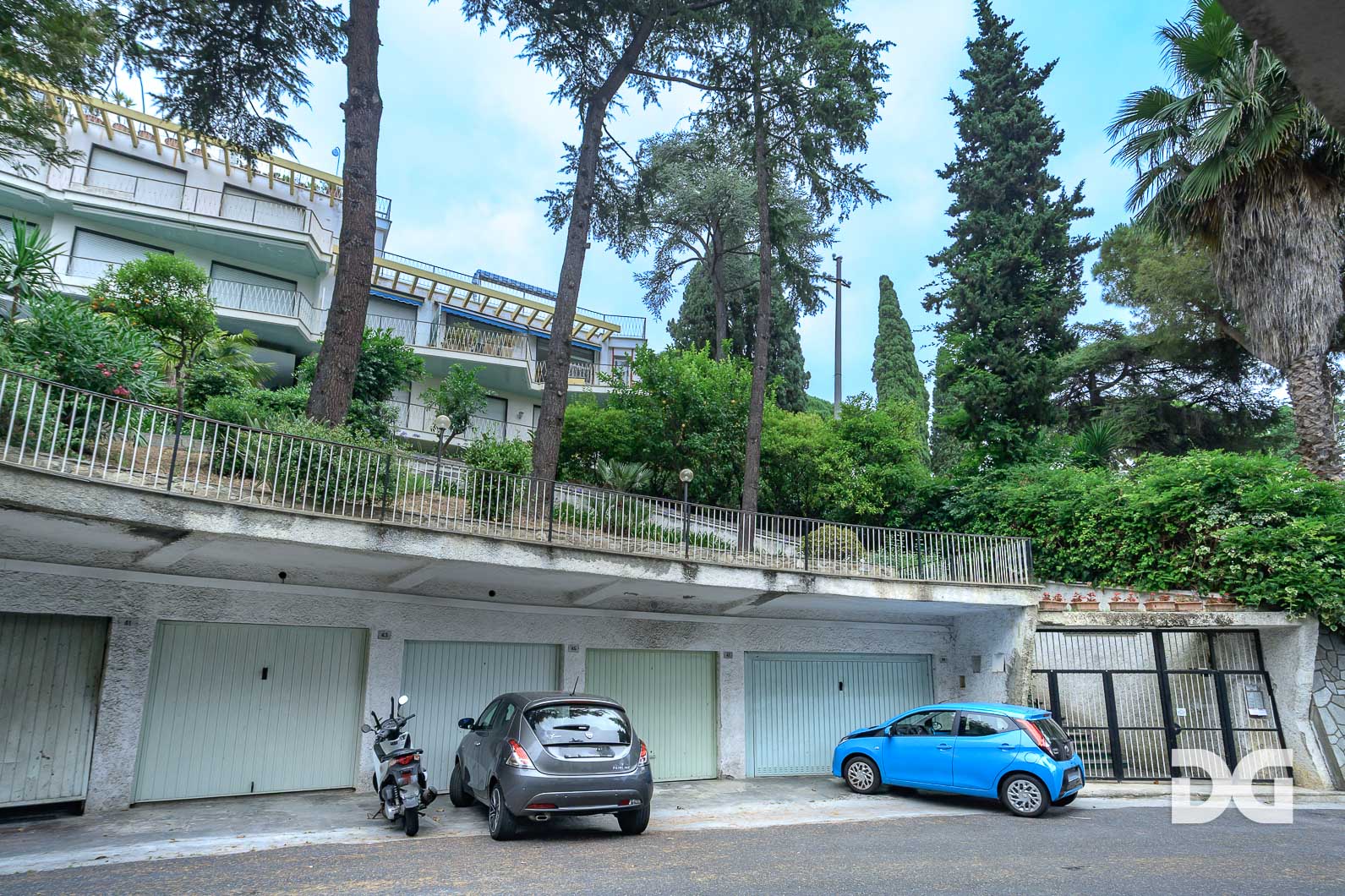 Immobiliare Del Guasta SANREMO – CARDUCCI – ATTICO DIVISIBILE MQ. 215 CON TERRAZZO PANORAMICO 
