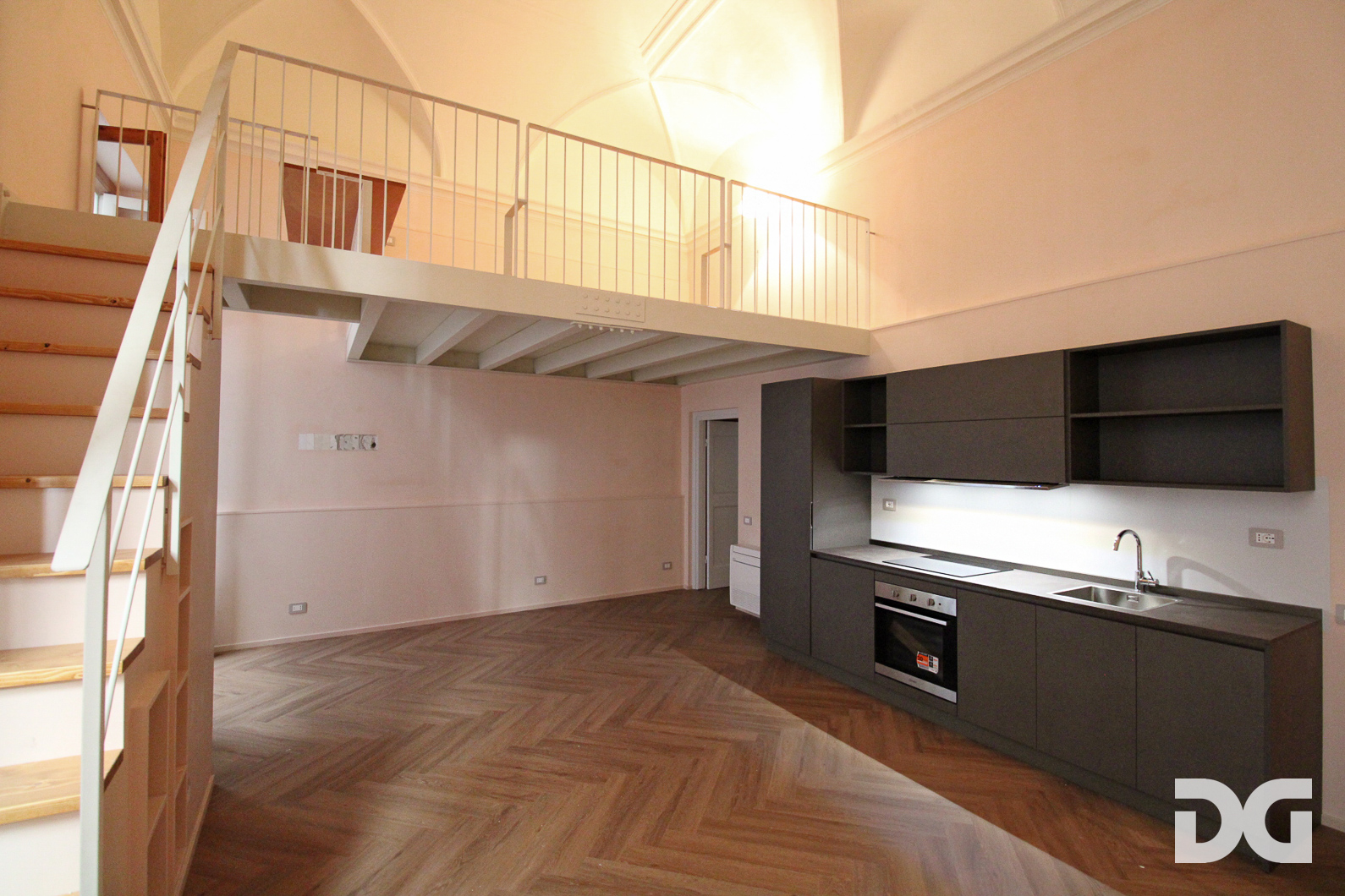 Immobiliare Del Guasta SAN LORENZO -  IN CARATTERISTICA PIAZZETTA NUOVI  MQ. 76 
