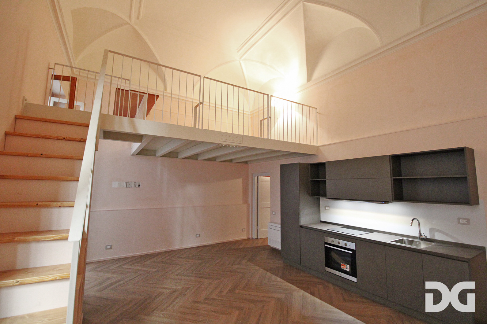 Immobiliare Del Guasta SAN LORENZO -  IN CARATTERISTICA PIAZZETTA NUOVI  MQ. 76 