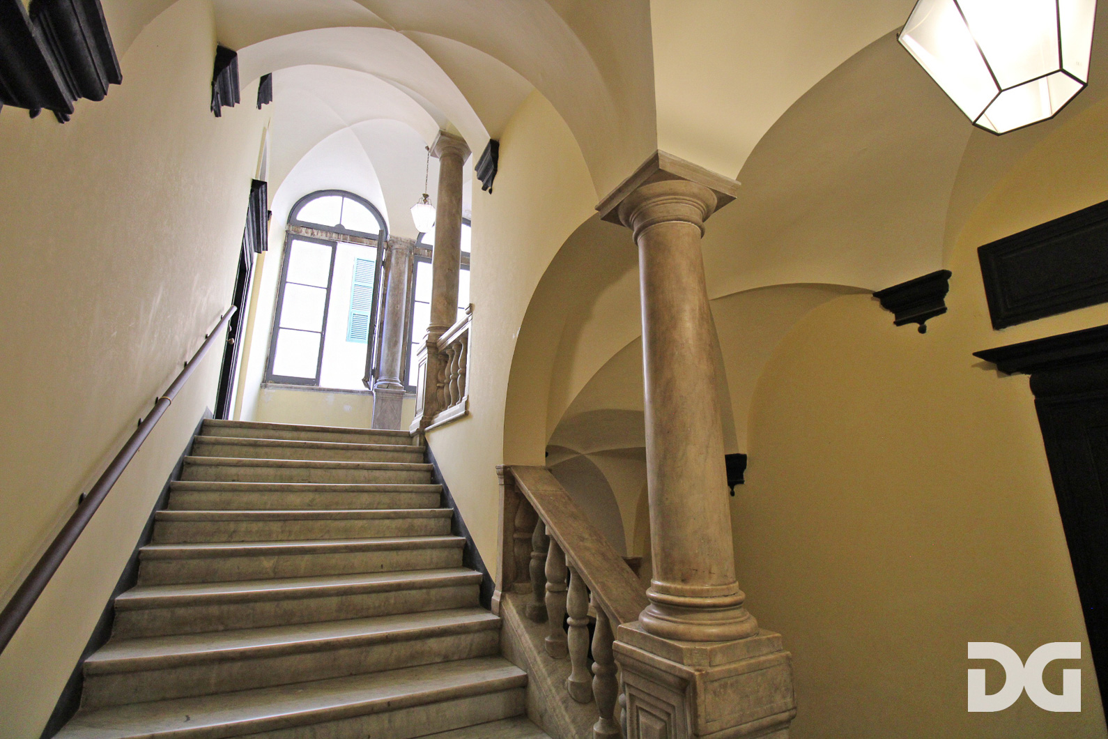Immobiliare Del Guasta SAN LORENZO -  IN CARATTERISTICA PIAZZETTA NUOVI  MQ. 76 