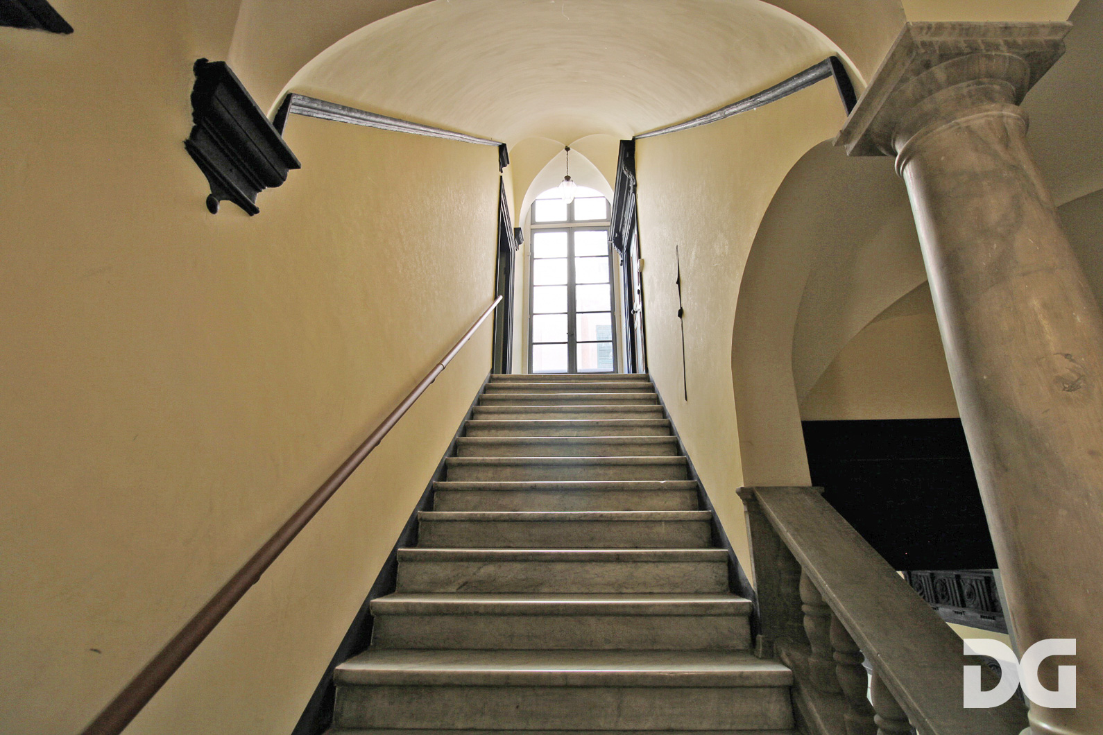 Immobiliare Del Guasta SAN LORENZO -  IN CARATTERISTICA PIAZZETTA NUOVI  MQ. 76 