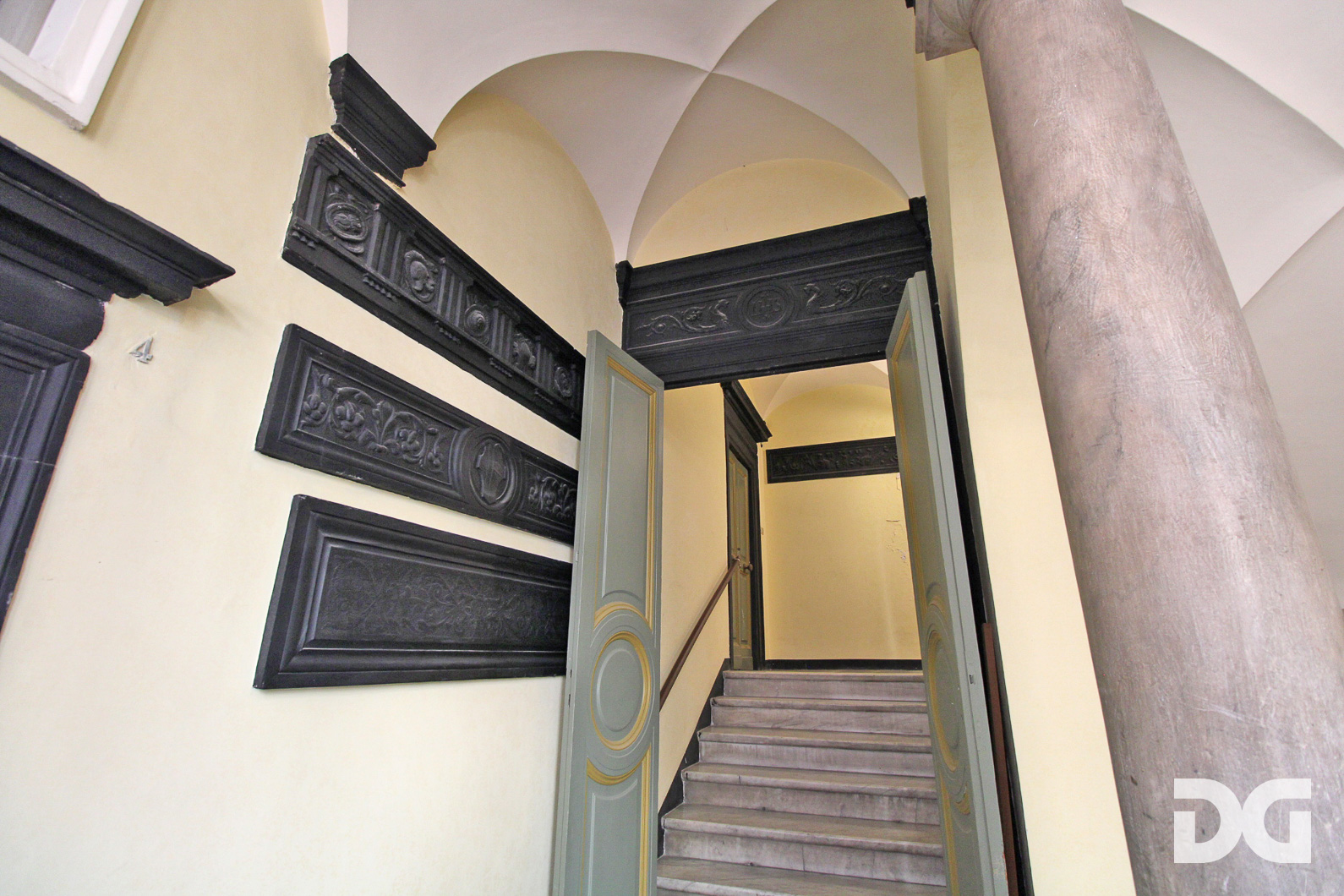 Immobiliare Del Guasta SAN LORENZO -  IN CARATTERISTICA PIAZZETTA NUOVI  MQ. 76 