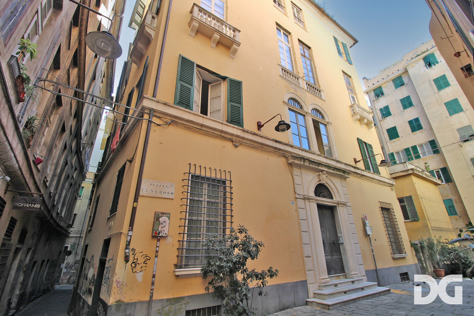 Immobiliare Del Guasta SAN LORENZO -  IN CARATTERISTICA PIAZZETTA NUOVI  MQ. 76 