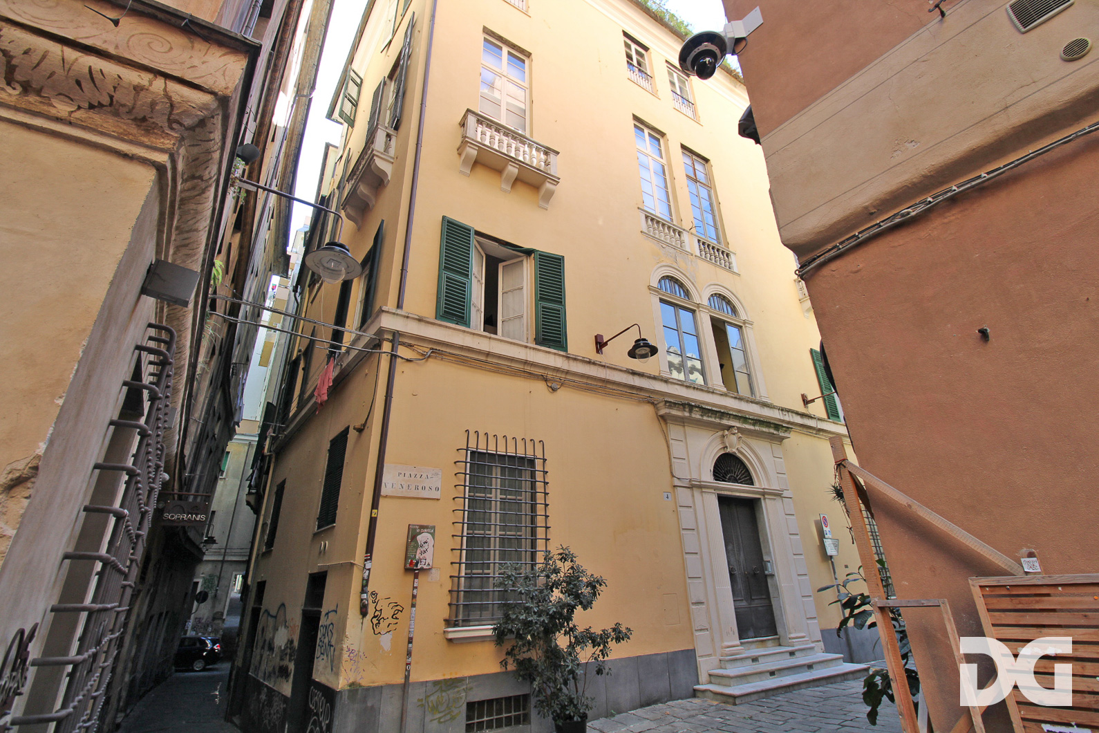 Immobiliare Del Guasta SAN LORENZO -  IN CARATTERISTICA PIAZZETTA NUOVI  MQ. 76 