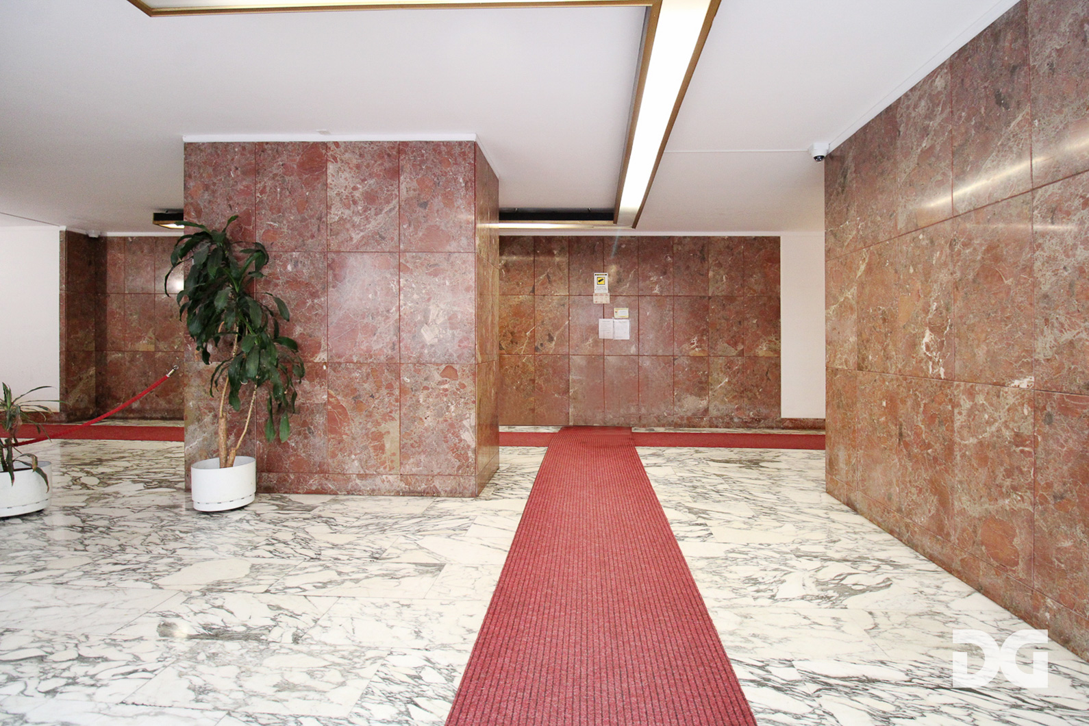 Immobiliare Del Guasta OREGINA  VIA VESUVIO - MQ. 70 CON TERRAZZO 