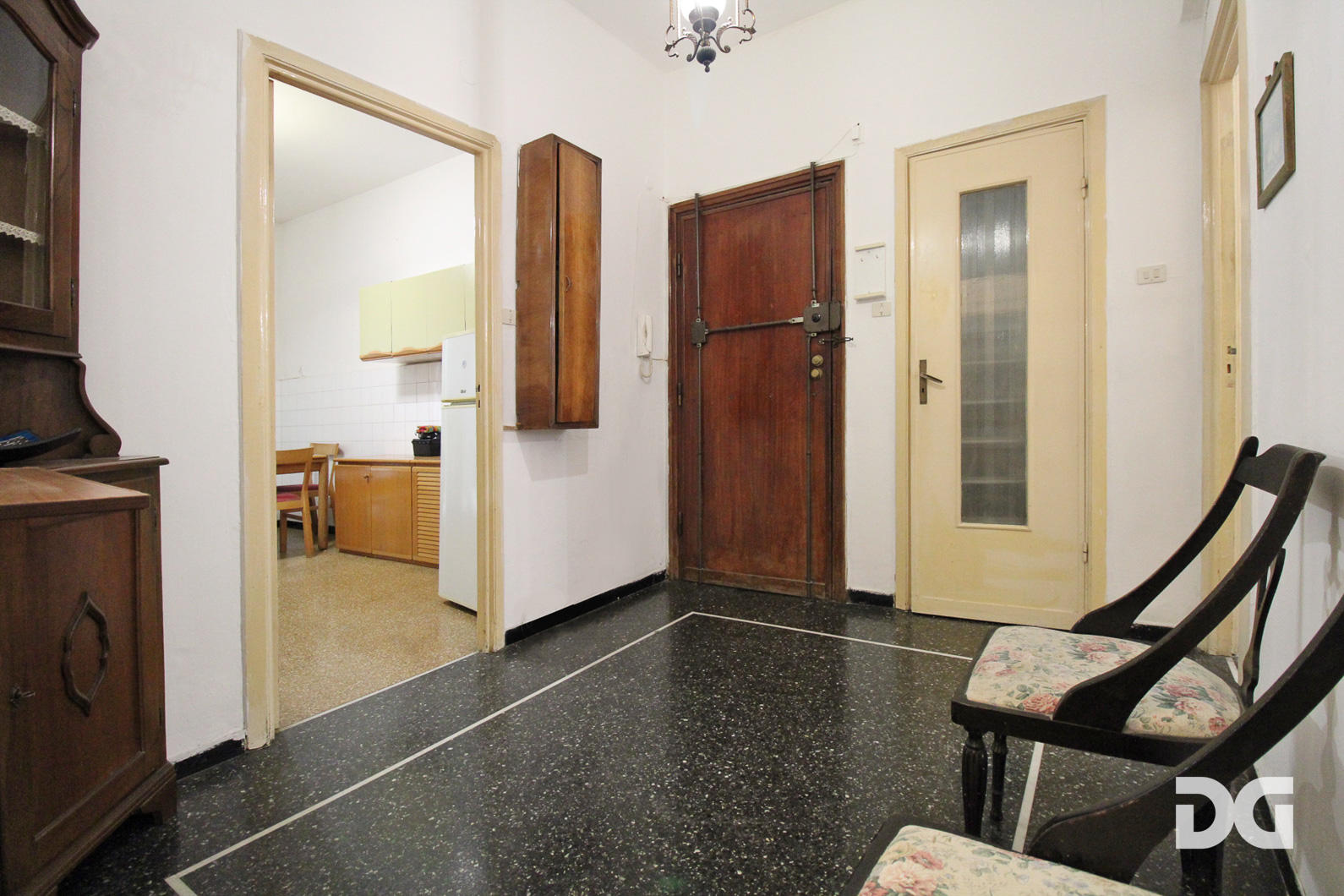 Immobiliare Del Guasta OREGINA  VIA VESUVIO - MQ. 70 CON TERRAZZO 