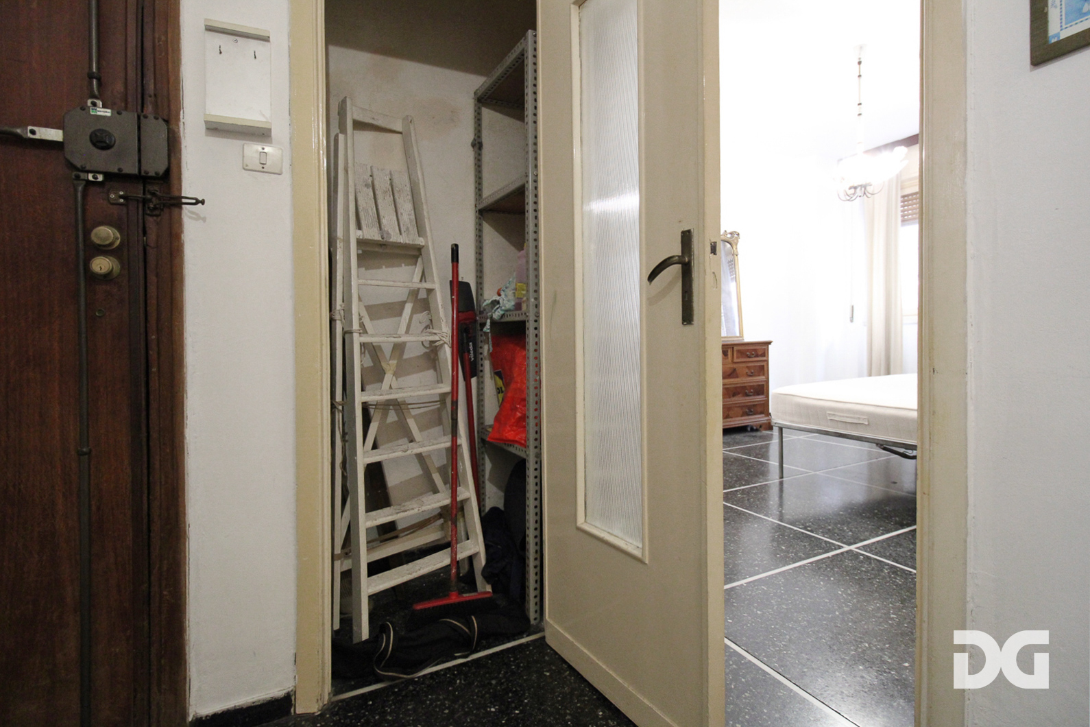 Immobiliare Del Guasta OREGINA  VIA VESUVIO - MQ. 70 CON TERRAZZO 