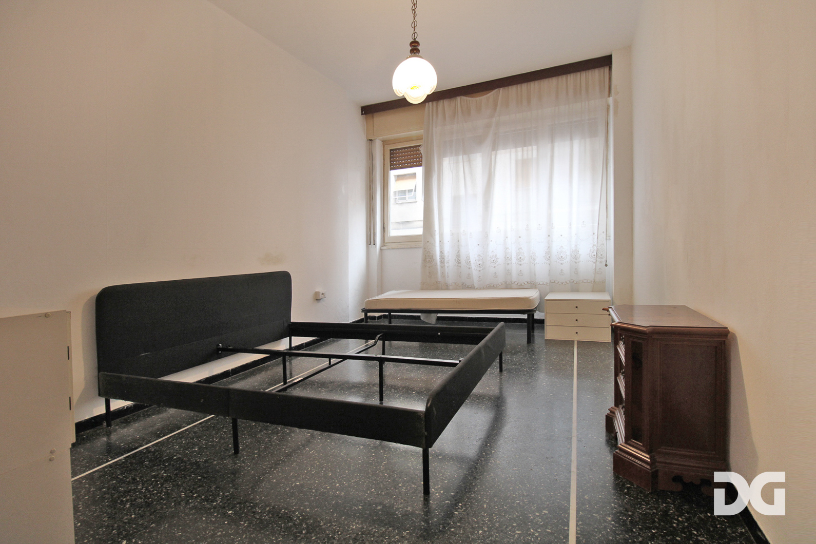 Immobiliare Del Guasta OREGINA  VIA VESUVIO - MQ. 70 CON TERRAZZO 