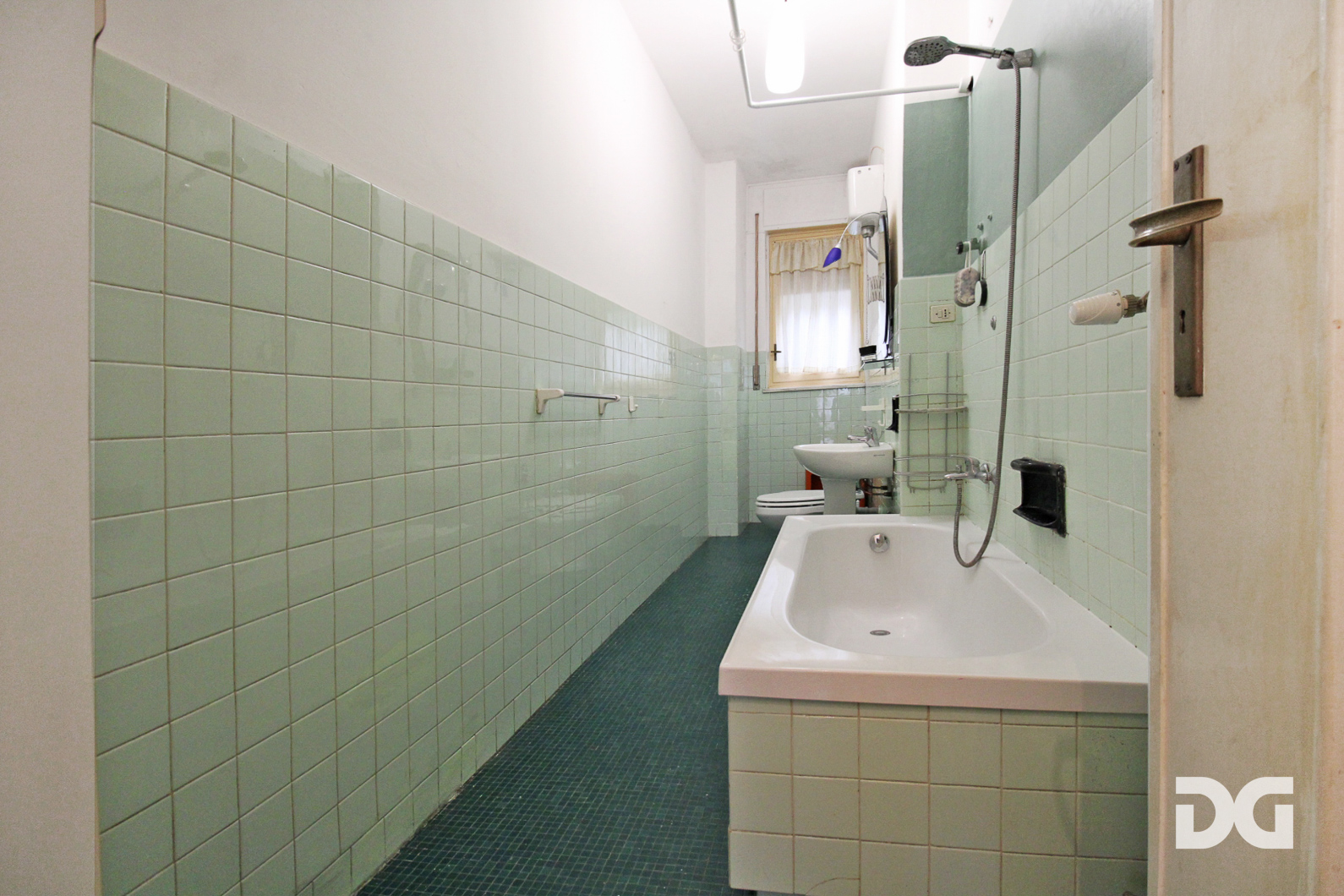 Immobiliare Del Guasta OREGINA  VIA VESUVIO - MQ. 70 CON TERRAZZO 