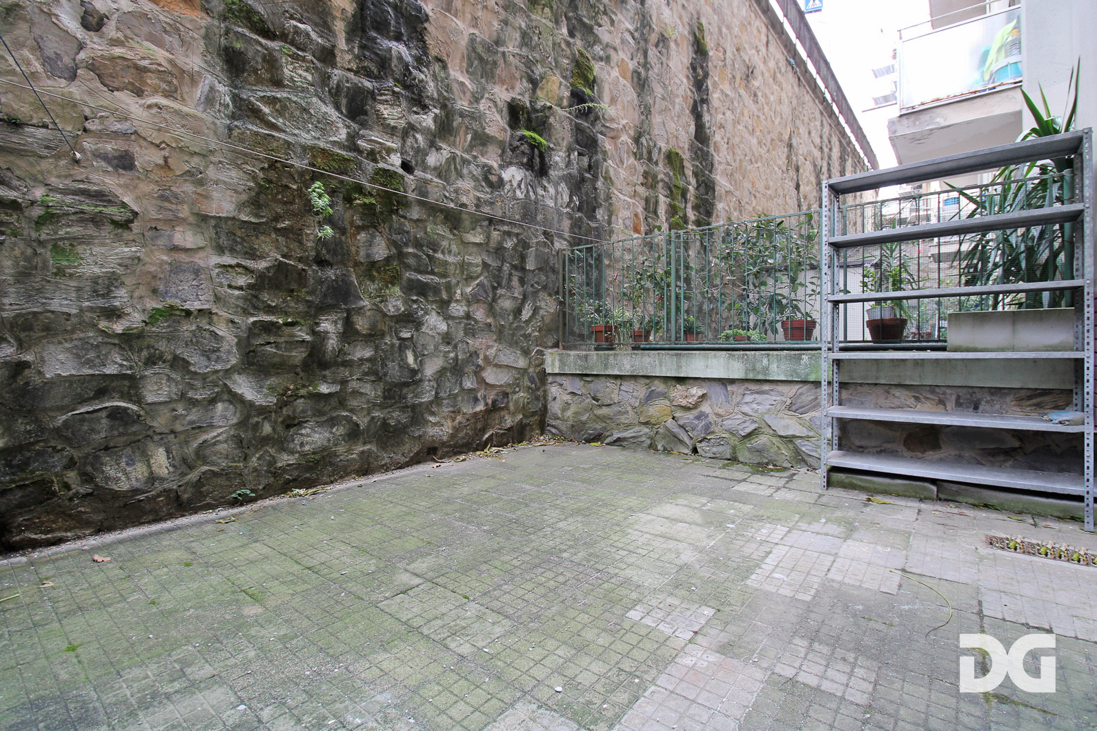 Immobiliare Del Guasta OREGINA  VIA VESUVIO - MQ. 70 CON TERRAZZO 