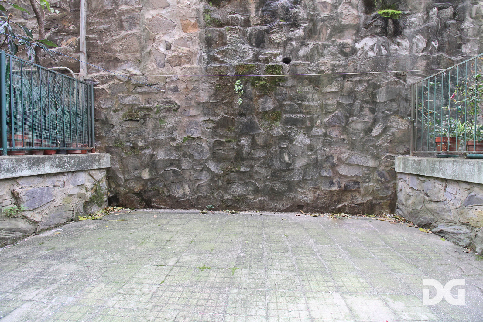 Immobiliare Del Guasta OREGINA  VIA VESUVIO - MQ. 70 CON TERRAZZO 