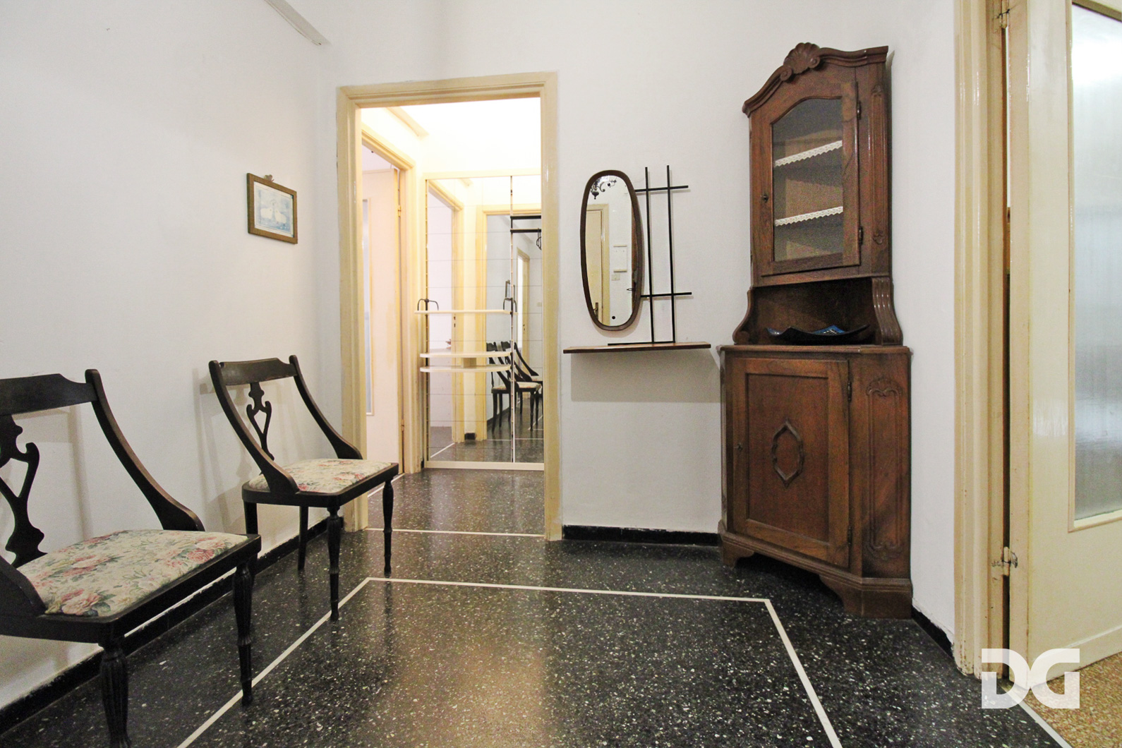 Immobiliare Del Guasta OREGINA  VIA VESUVIO - MQ. 70 CON TERRAZZO 