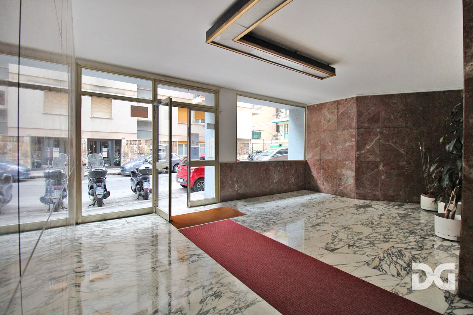 Immobiliare Del Guasta OREGINA  VIA VESUVIO - MQ. 70 CON TERRAZZO 