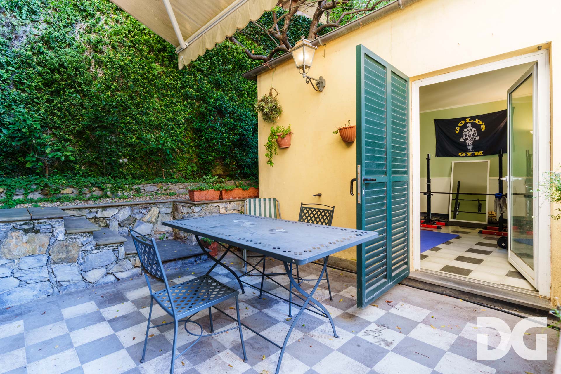 Immobiliare Del Guasta CASTELLETTO – CORSO CARBONARA MQ. 207 CON GIARDINO, TERRAZZO E POSTO AUTO