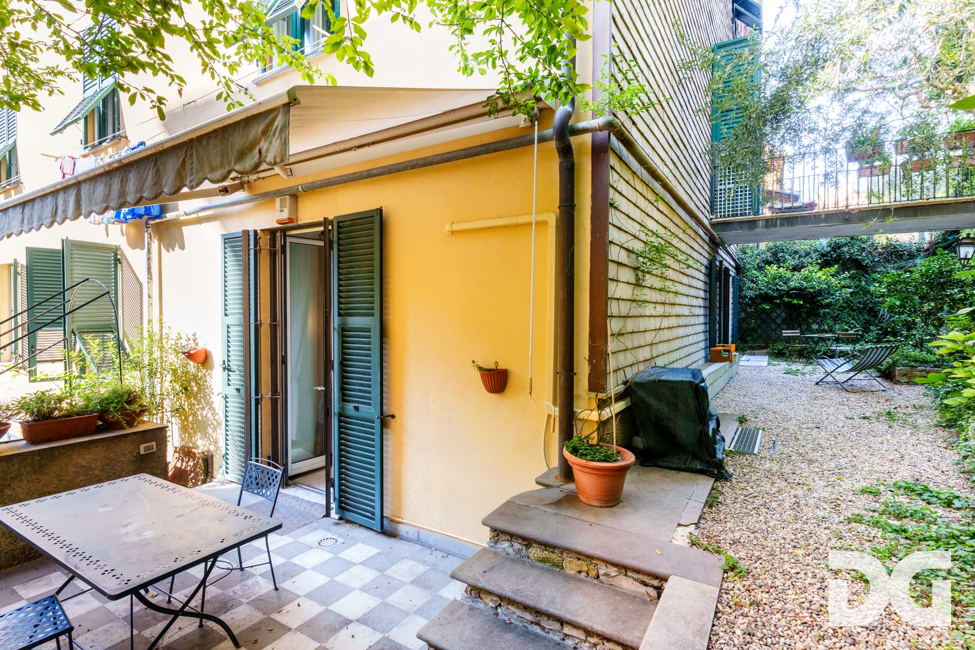 Immobiliare Del Guasta CASTELLETTO – CORSO CARBONARA MQ. 207 CON GIARDINO, TERRAZZO E POSTO AUTO