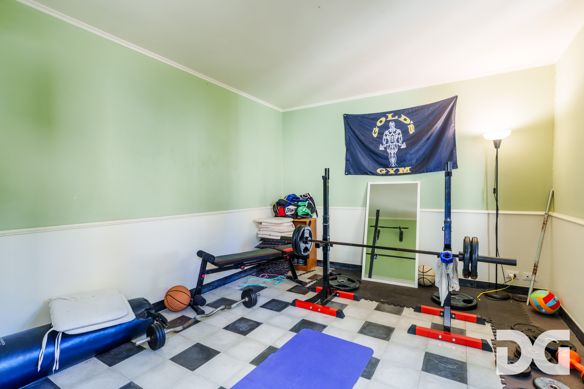 Immobiliare Del Guasta CASTELLETTO – CORSO CARBONARA MQ. 207 CON GIARDINO, TERRAZZO E POSTO AUTO