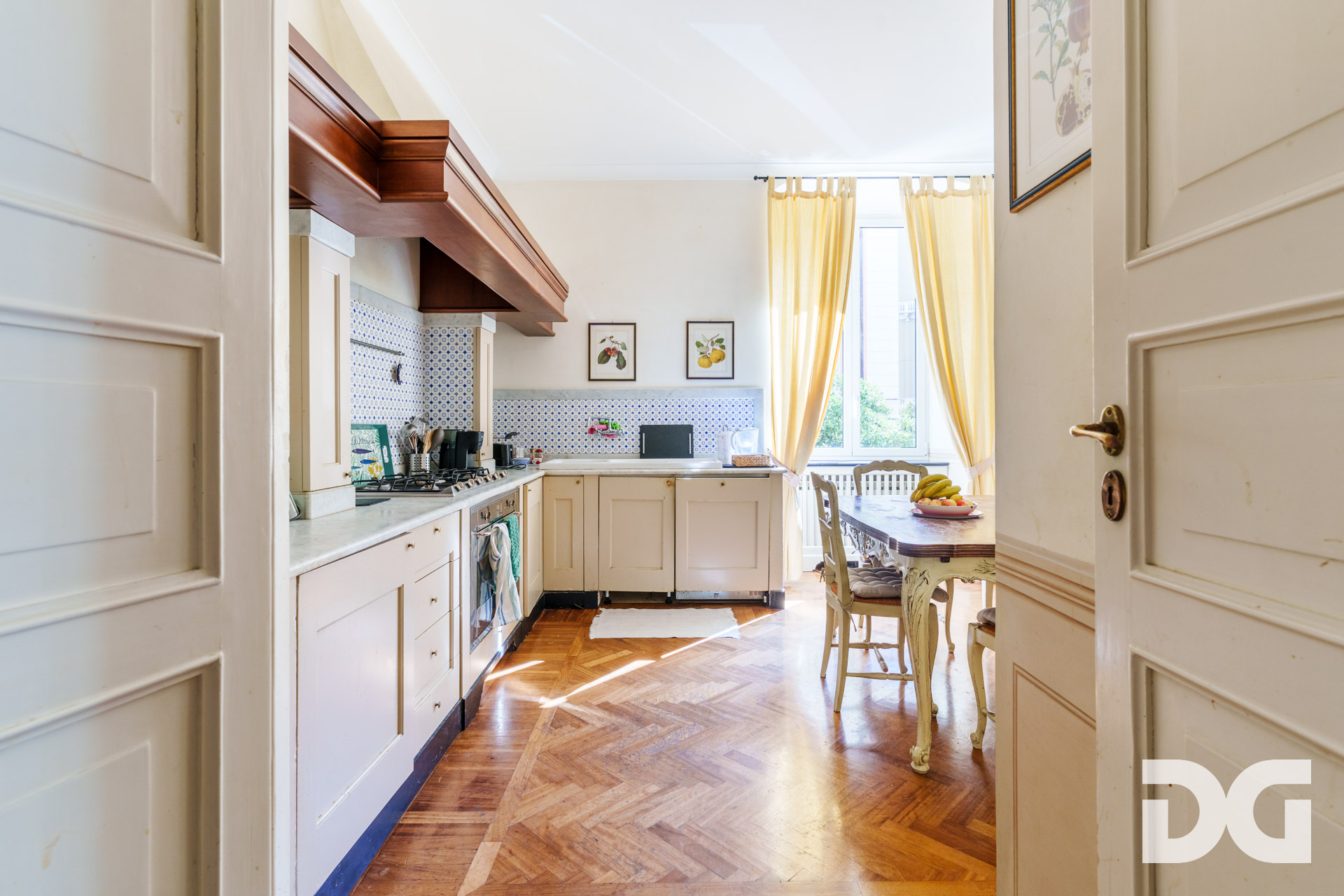 Immobiliare Del Guasta CASTELLETTO – CORSO CARBONARA MQ. 207 CON GIARDINO, TERRAZZO E POSTO AUTO