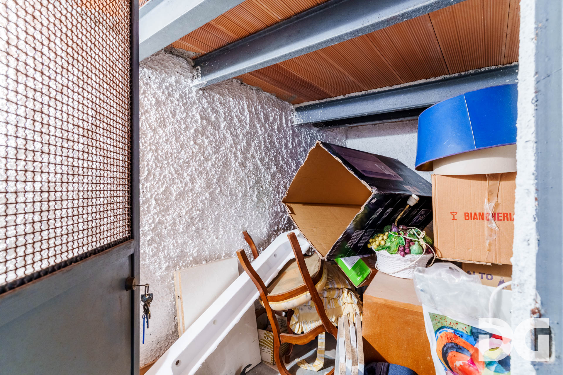 Immobiliare Del Guasta CASTELLETTO – CORSO CARBONARA MQ. 207 CON GIARDINO, TERRAZZO E POSTO AUTO
