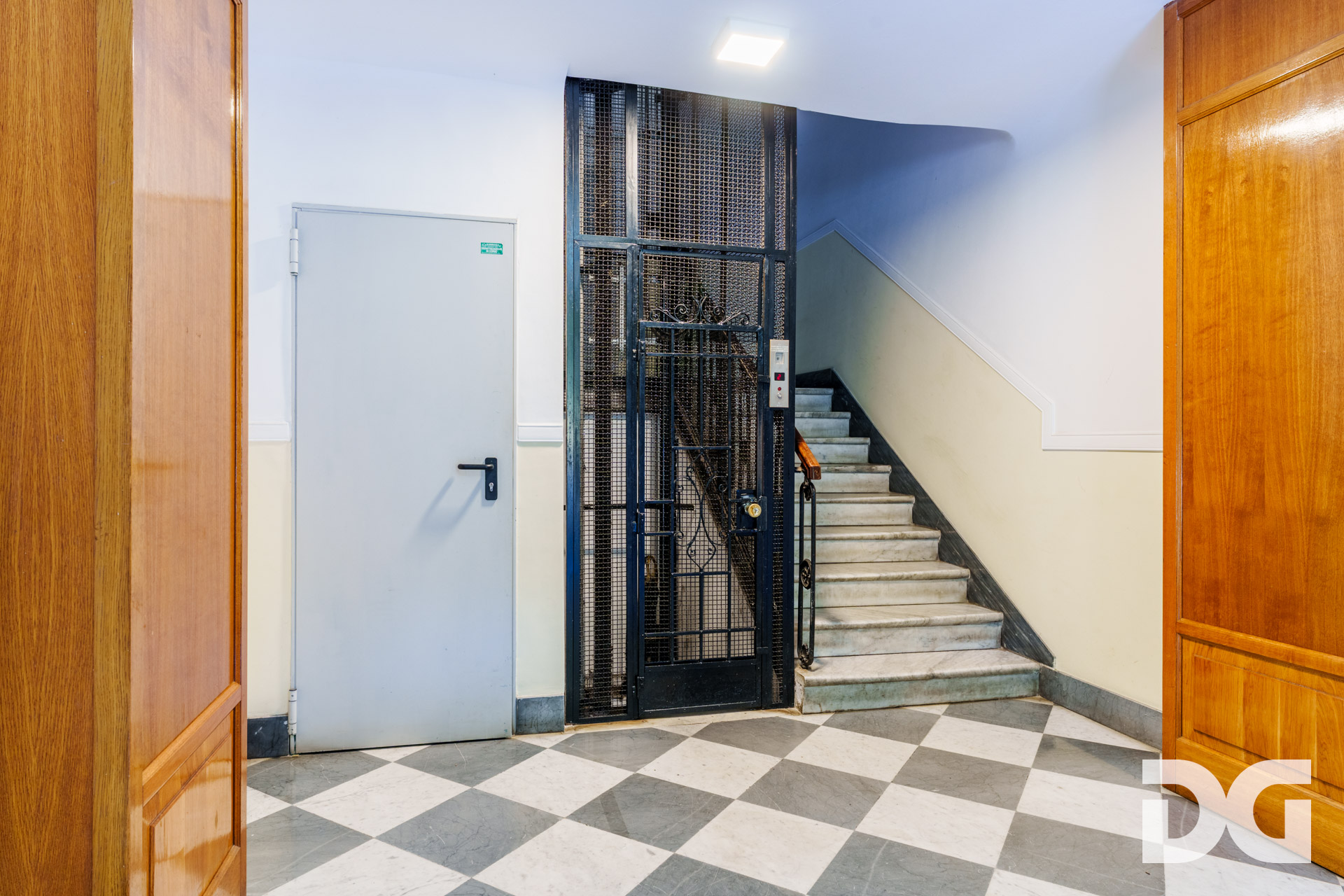 Immobiliare Del Guasta CASTELLETTO – CORSO CARBONARA MQ. 207 CON GIARDINO, TERRAZZO E POSTO AUTO