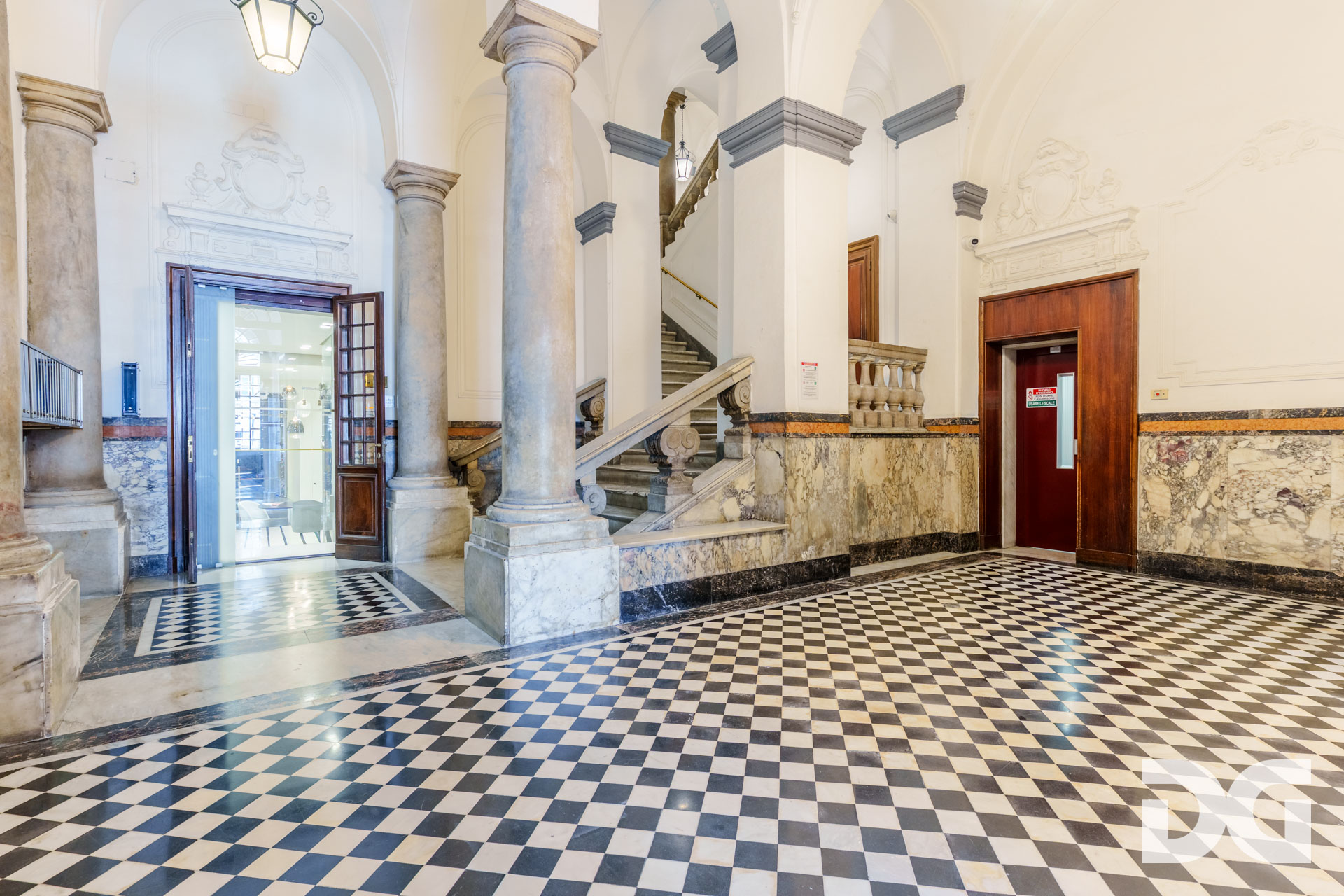 Immobiliare Del Guasta CENTRO STORICO – VIA SAN LORENZO ORDINATI MQ. 73 IN PALAZZO D’EPOCA