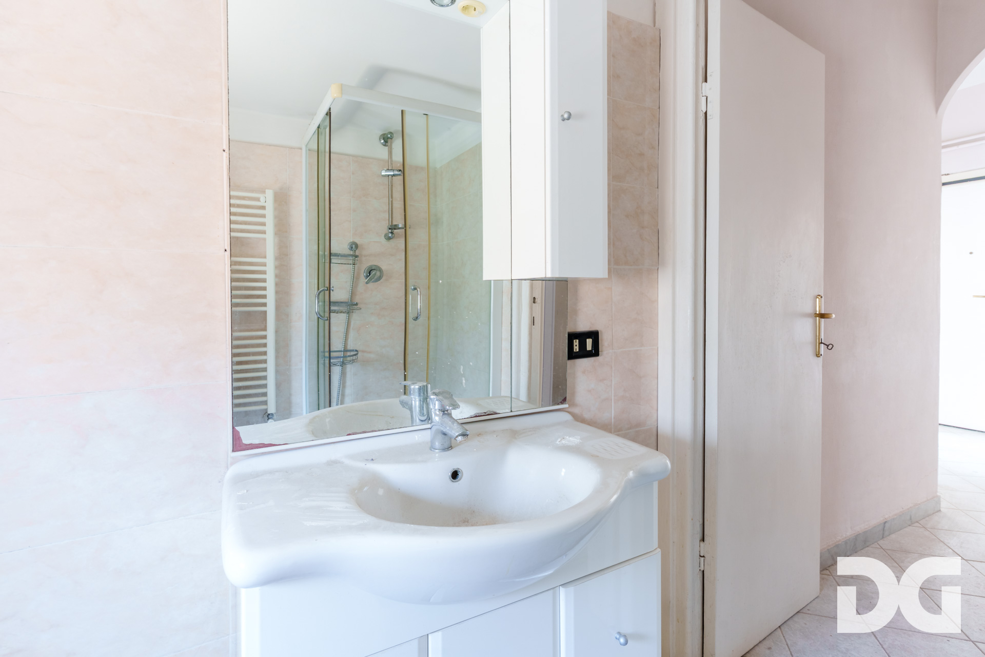Immobiliare Del Guasta CERTOSA – VIA G. ROSSINI RISTRUTTURATI E LUMINOSI MQ.83 CON TERRAZZO