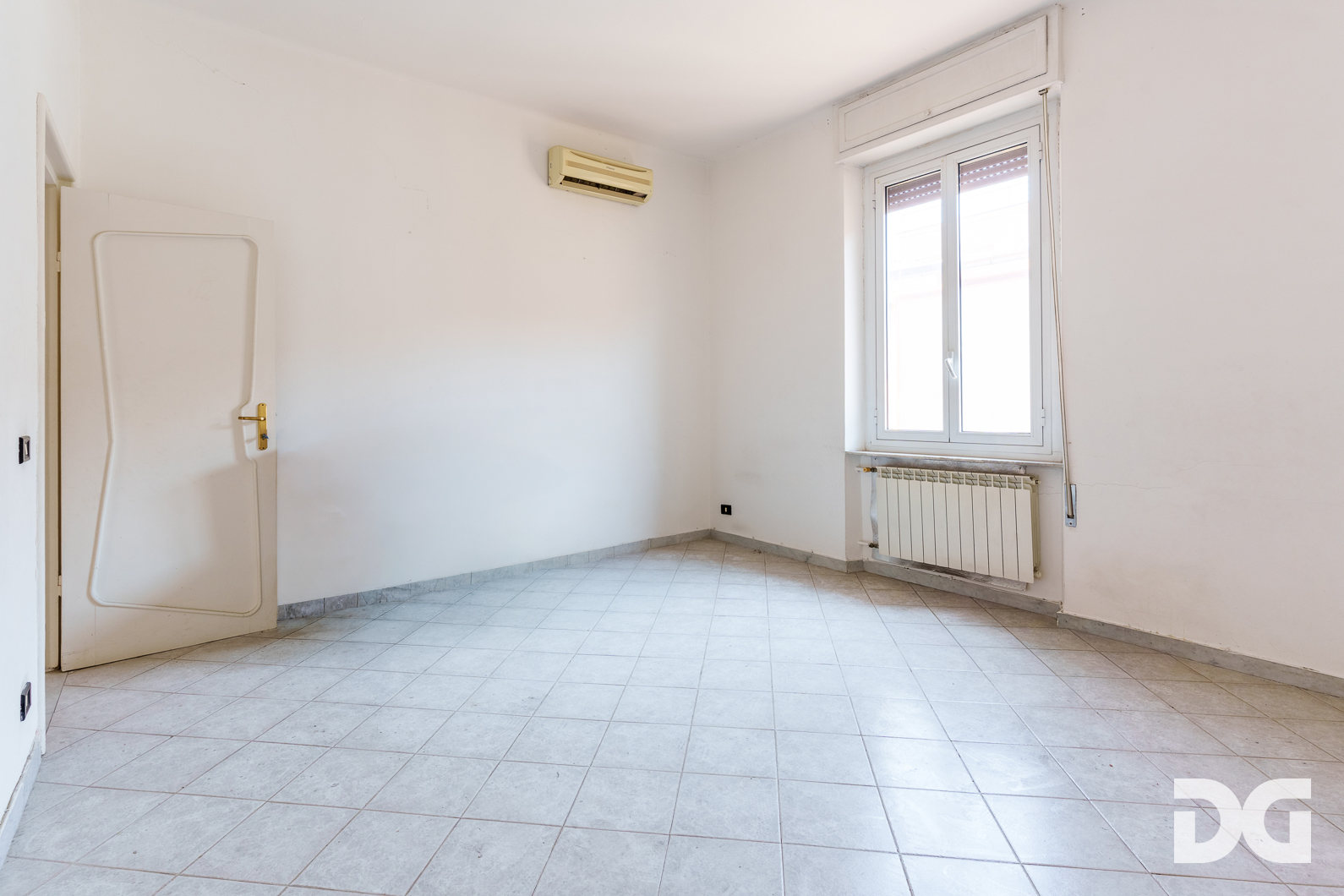 Immobiliare Del Guasta CERTOSA – VIA G. ROSSINI RISTRUTTURATI E LUMINOSI MQ.83 CON TERRAZZO