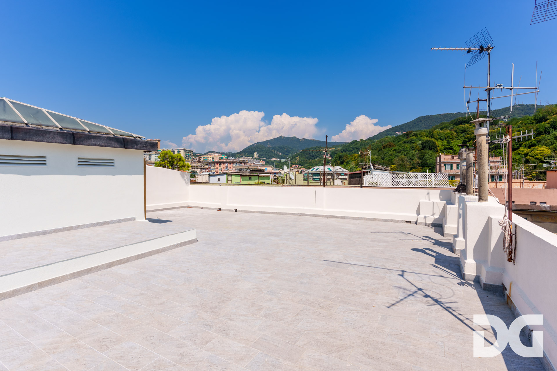 Immobiliare Del Guasta CERTOSA – VIA G. ROSSINI RISTRUTTURATI E LUMINOSI MQ.83 CON TERRAZZO