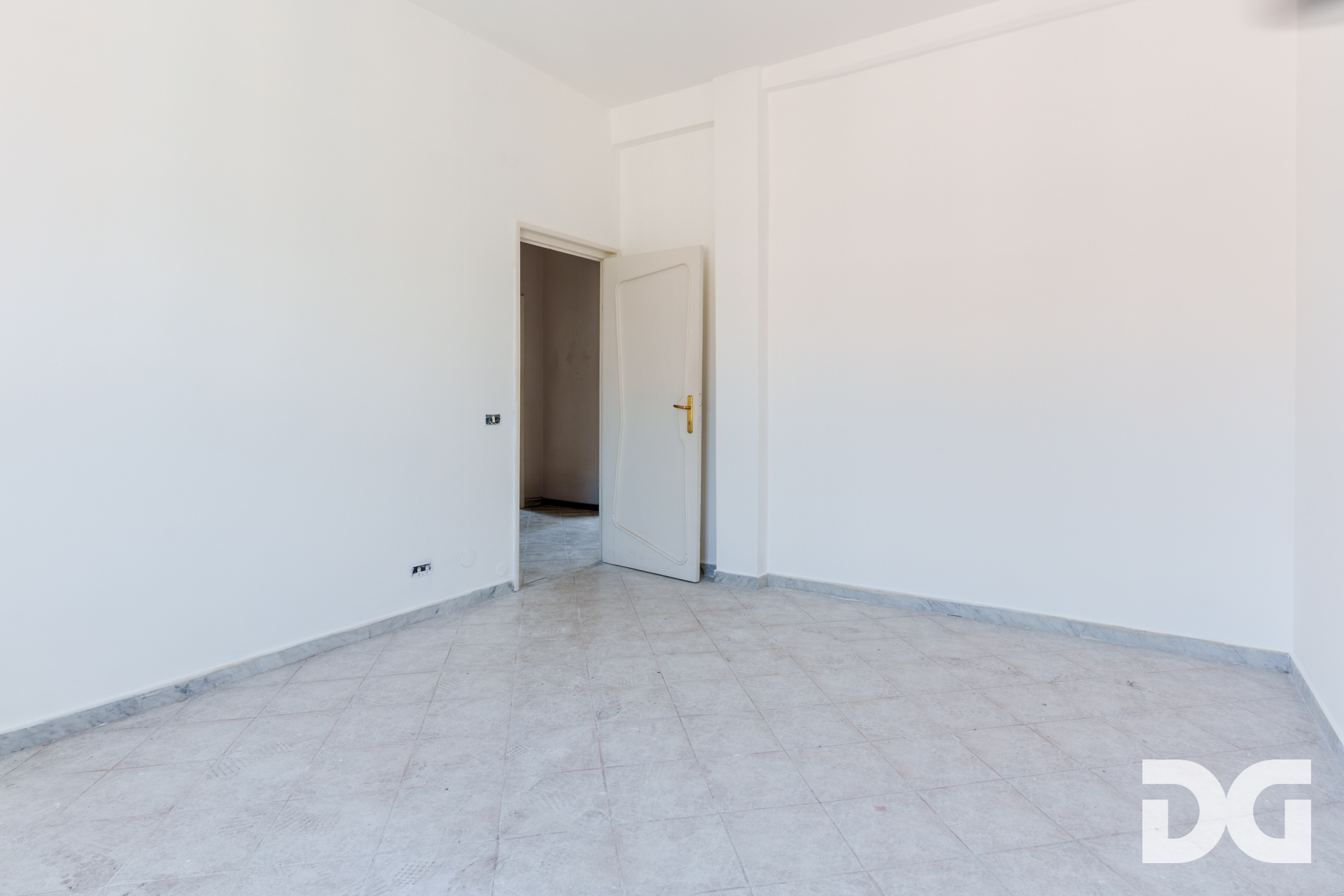 Immobiliare Del Guasta CERTOSA – VIA G. ROSSINI RISTRUTTURATI E LUMINOSI MQ.83 CON TERRAZZO