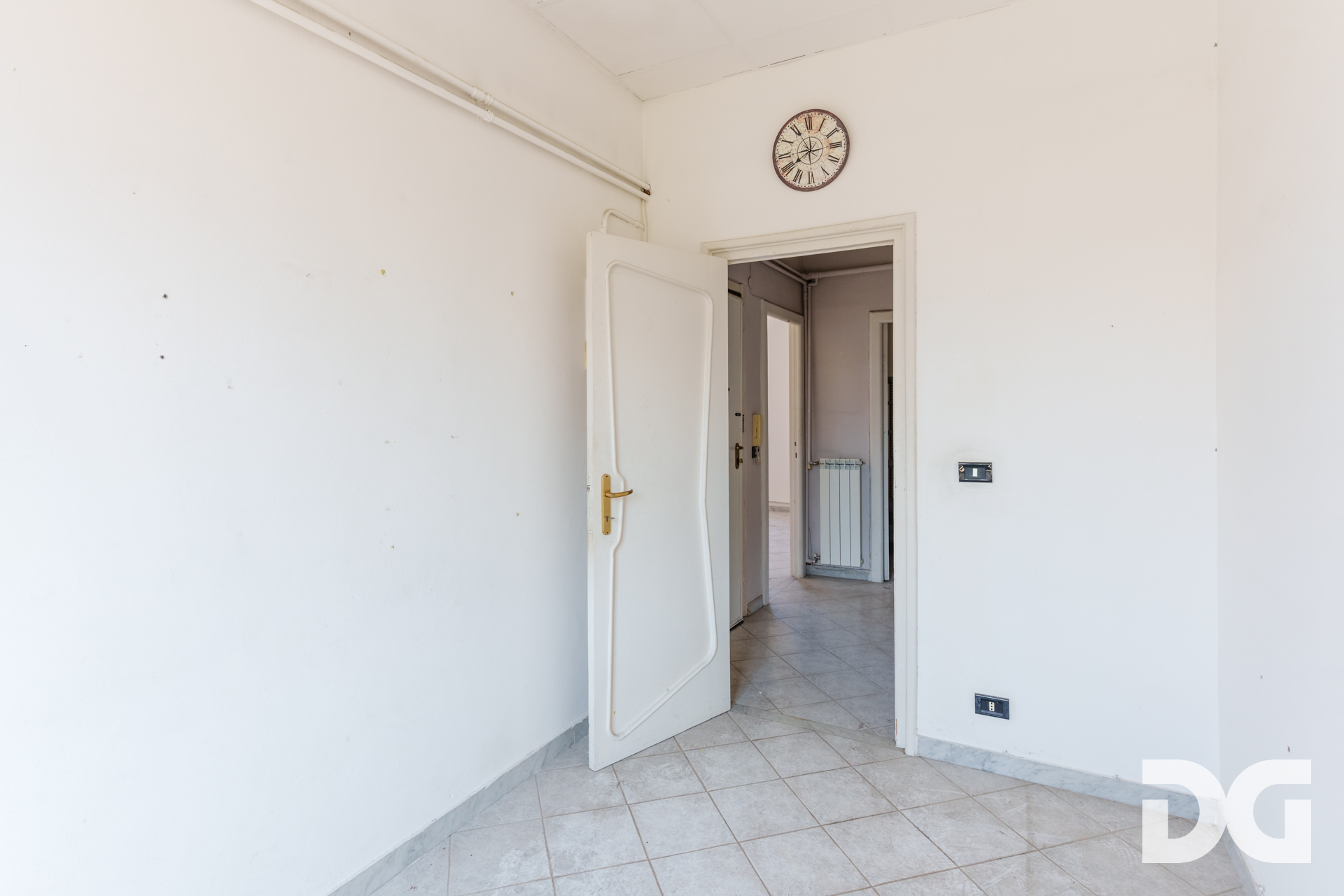 Immobiliare Del Guasta CERTOSA – VIA G. ROSSINI RISTRUTTURATI E LUMINOSI MQ.83 CON TERRAZZO