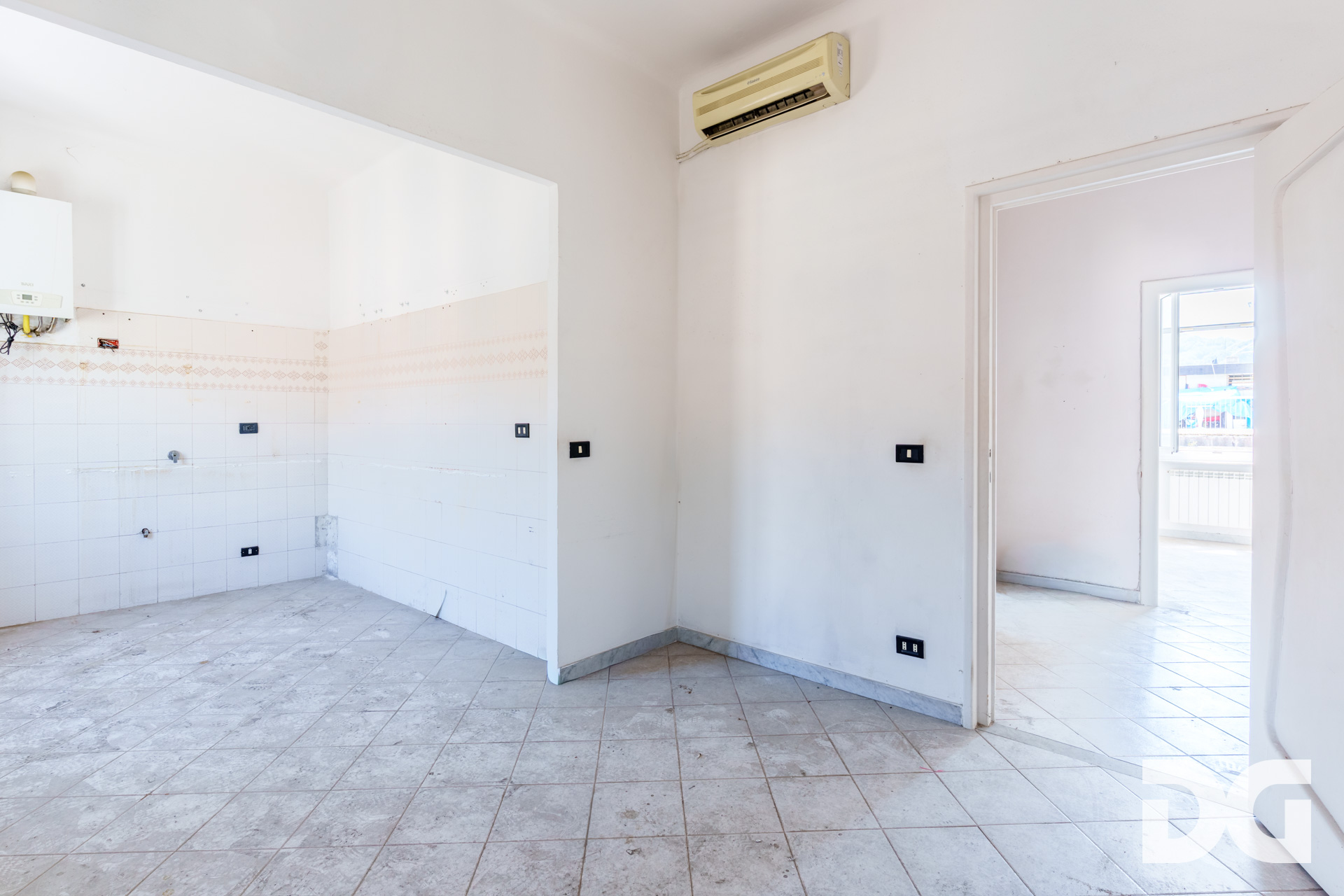 Immobiliare Del Guasta CERTOSA – VIA G. ROSSINI RISTRUTTURATI E LUMINOSI MQ.83 CON TERRAZZO