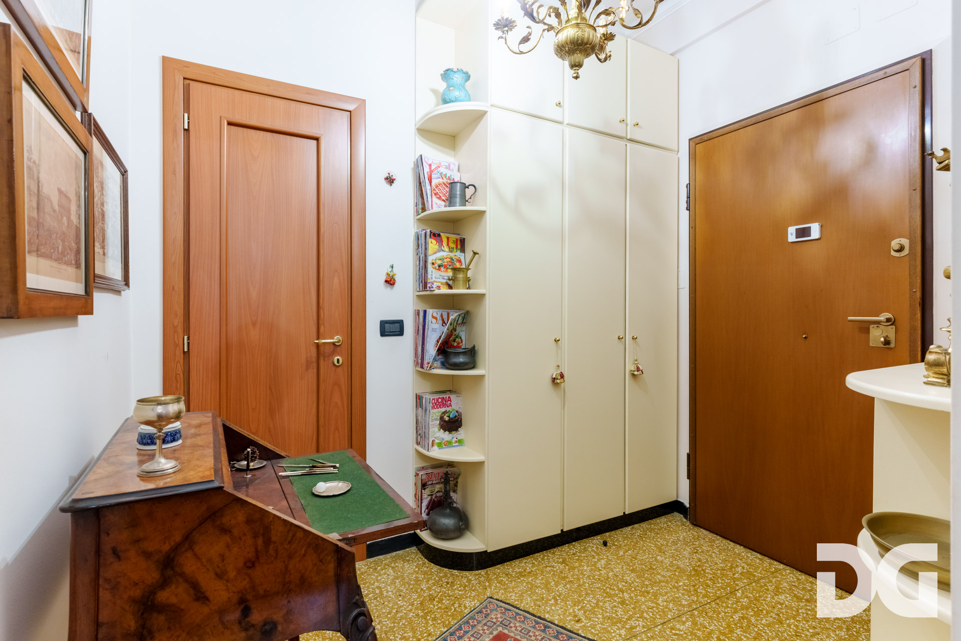 Immobiliare Del Guasta CASTELLETTO – VIA DELPINO MQ. 110 CON BALCONE, VISTA PANORAMICA E BOX 