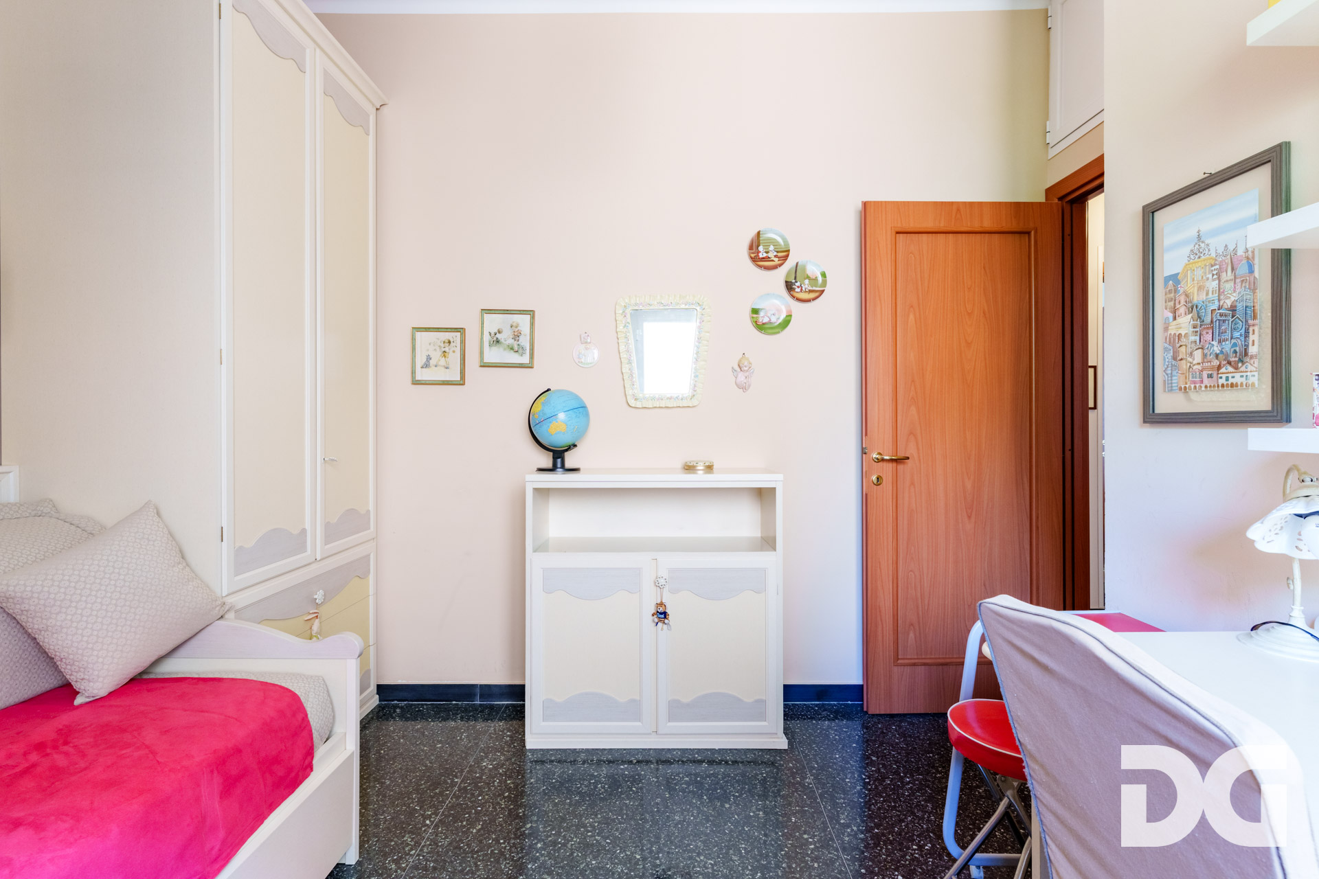 Immobiliare Del Guasta CASTELLETTO – VIA DELPINO MQ. 110 CON BALCONE, VISTA PANORAMICA E BOX 