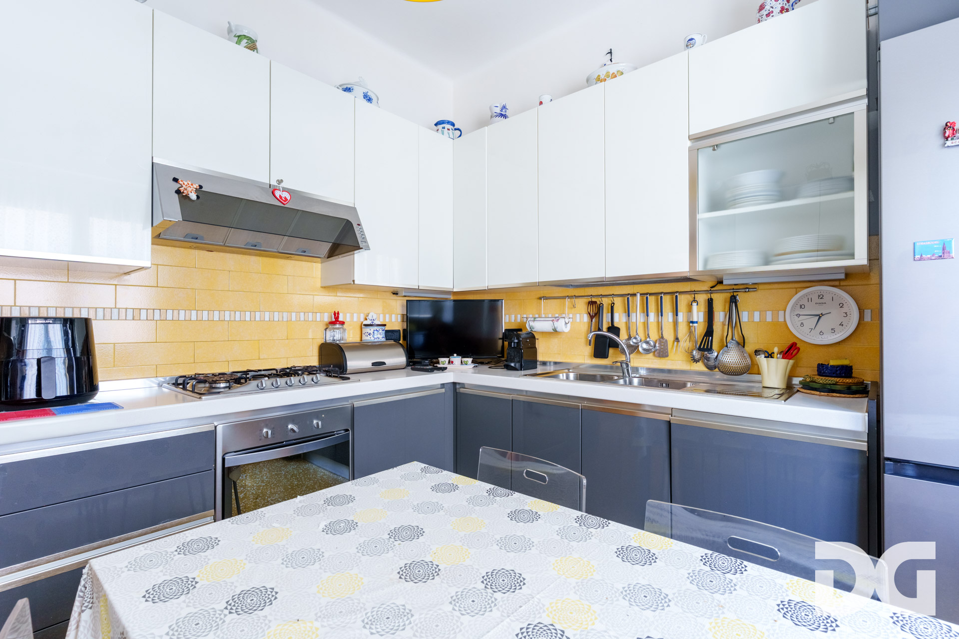 Immobiliare Del Guasta CASTELLETTO – VIA DELPINO MQ. 110 CON BALCONE, VISTA PANORAMICA E BOX 
