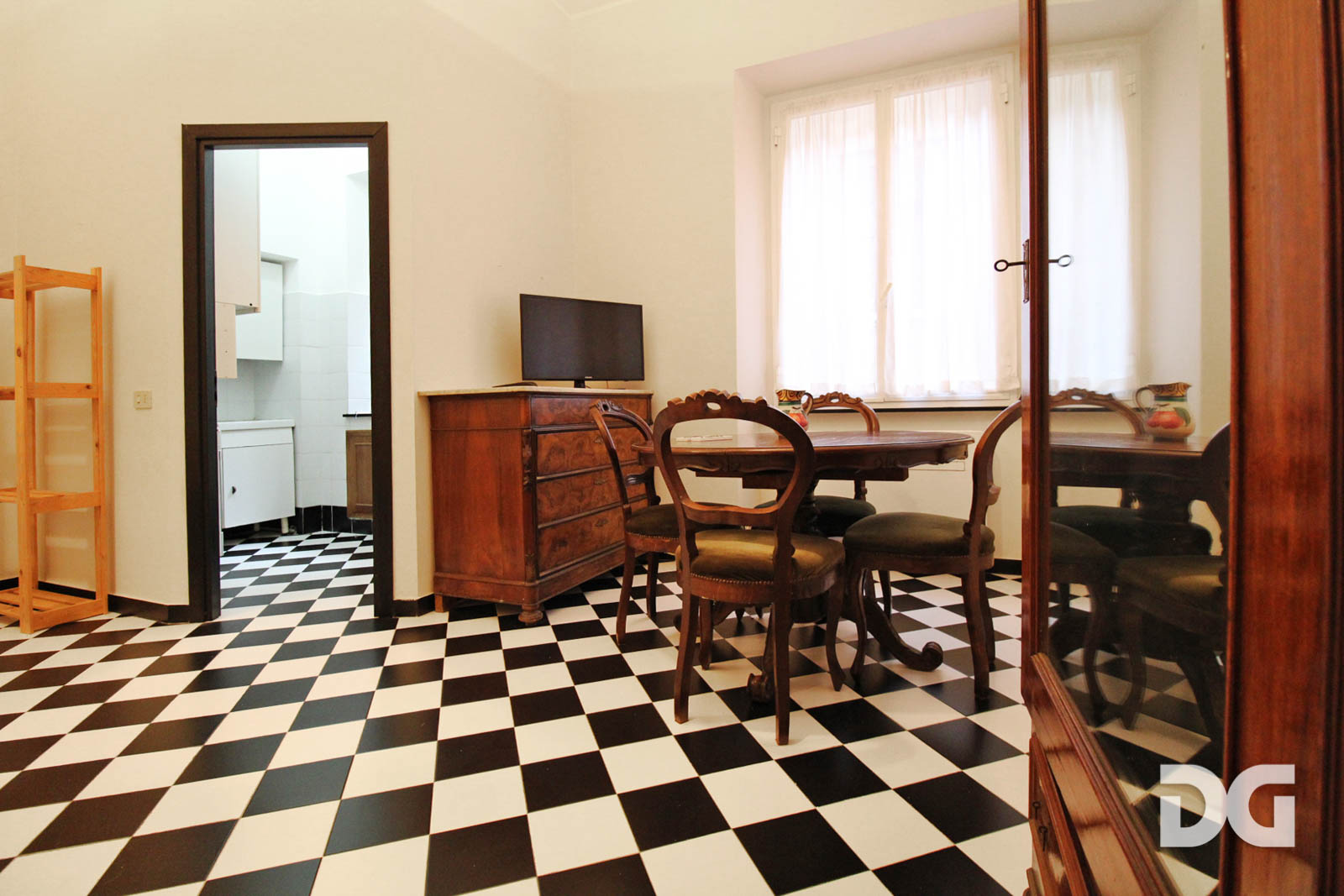 Immobiliare Del Guasta CENTRO STORICO ADIACENTE PIAZZA BANCHI – ARREDATI MQ. 58 