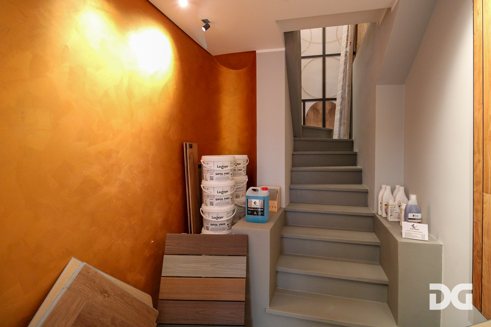 Immobiliare Del Guasta VIA CECCARDI – NEGOZIO MQ. 40 PLURIVETRINATO