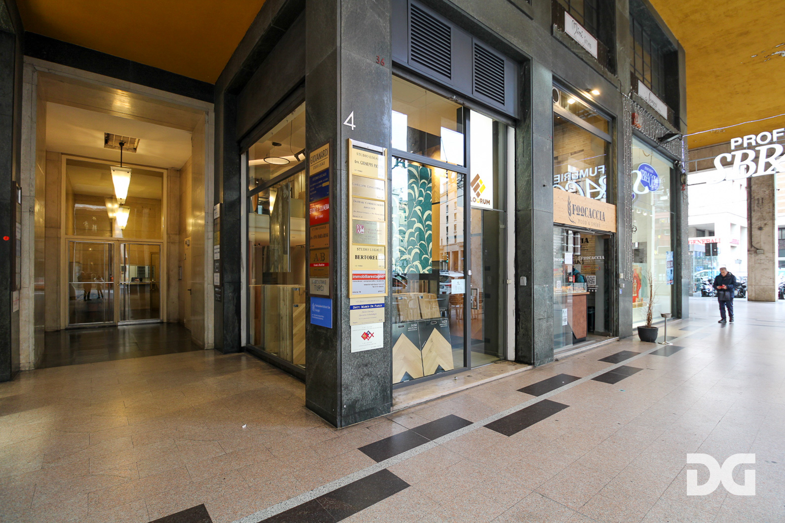 Immobiliare Del Guasta VIA CECCARDI – NEGOZIO MQ. 40 PLURIVETRINATO