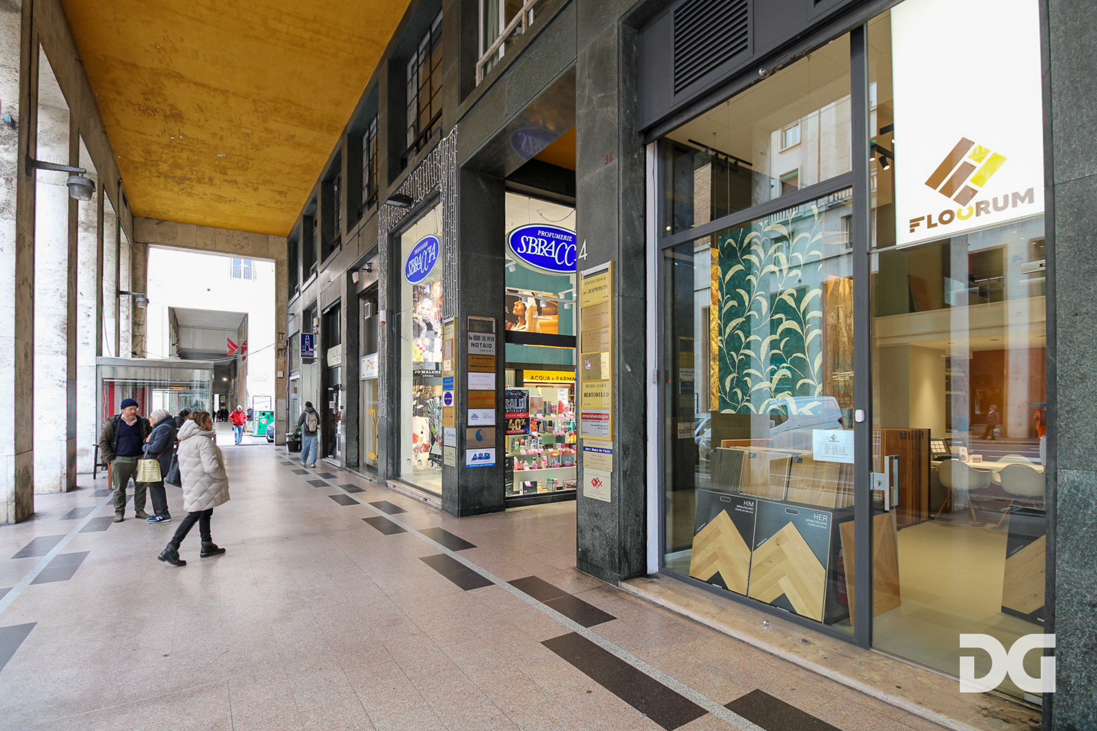 Immobiliare Del Guasta VIA CECCARDI – NEGOZIO MQ. 40 PLURIVETRINATO