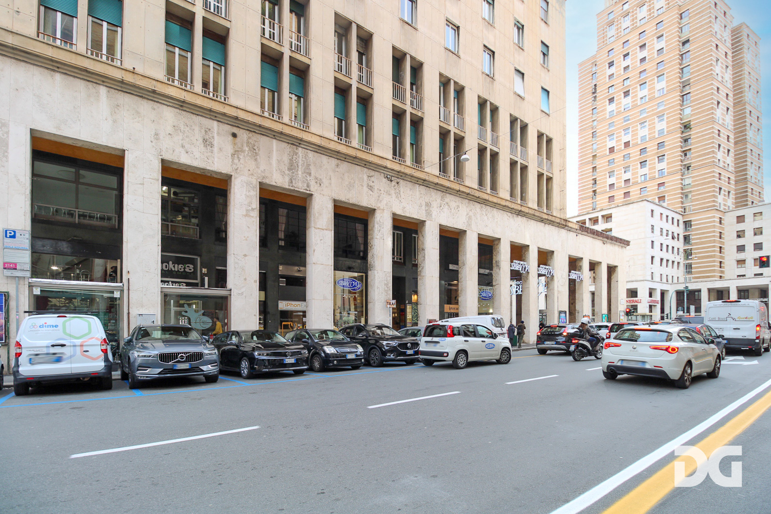 Immobiliare Del Guasta VIA CECCARDI – NEGOZIO MQ. 40 PLURIVETRINATO