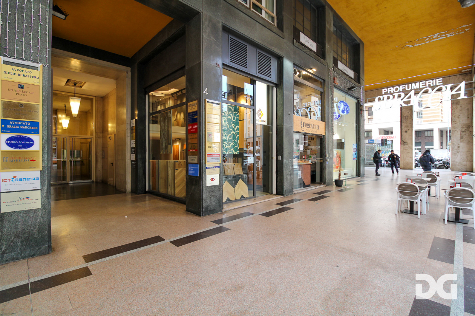 Immobiliare Del Guasta VIA CECCARDI – NEGOZIO MQ. 40 PLURIVETRINATO