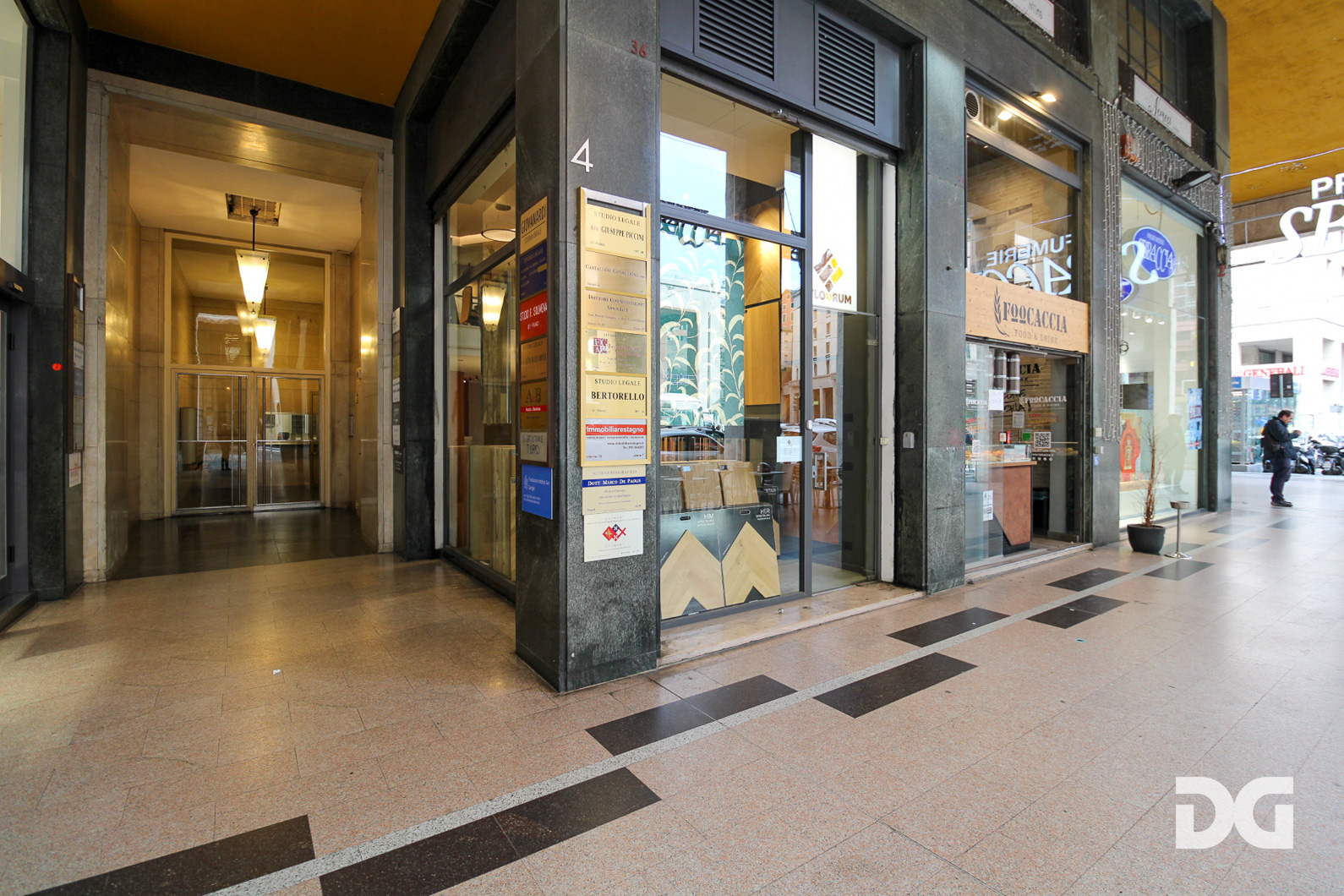 Immobiliare Del Guasta VIA CECCARDI – NEGOZIO MQ. 40 PLURIVETRINATO