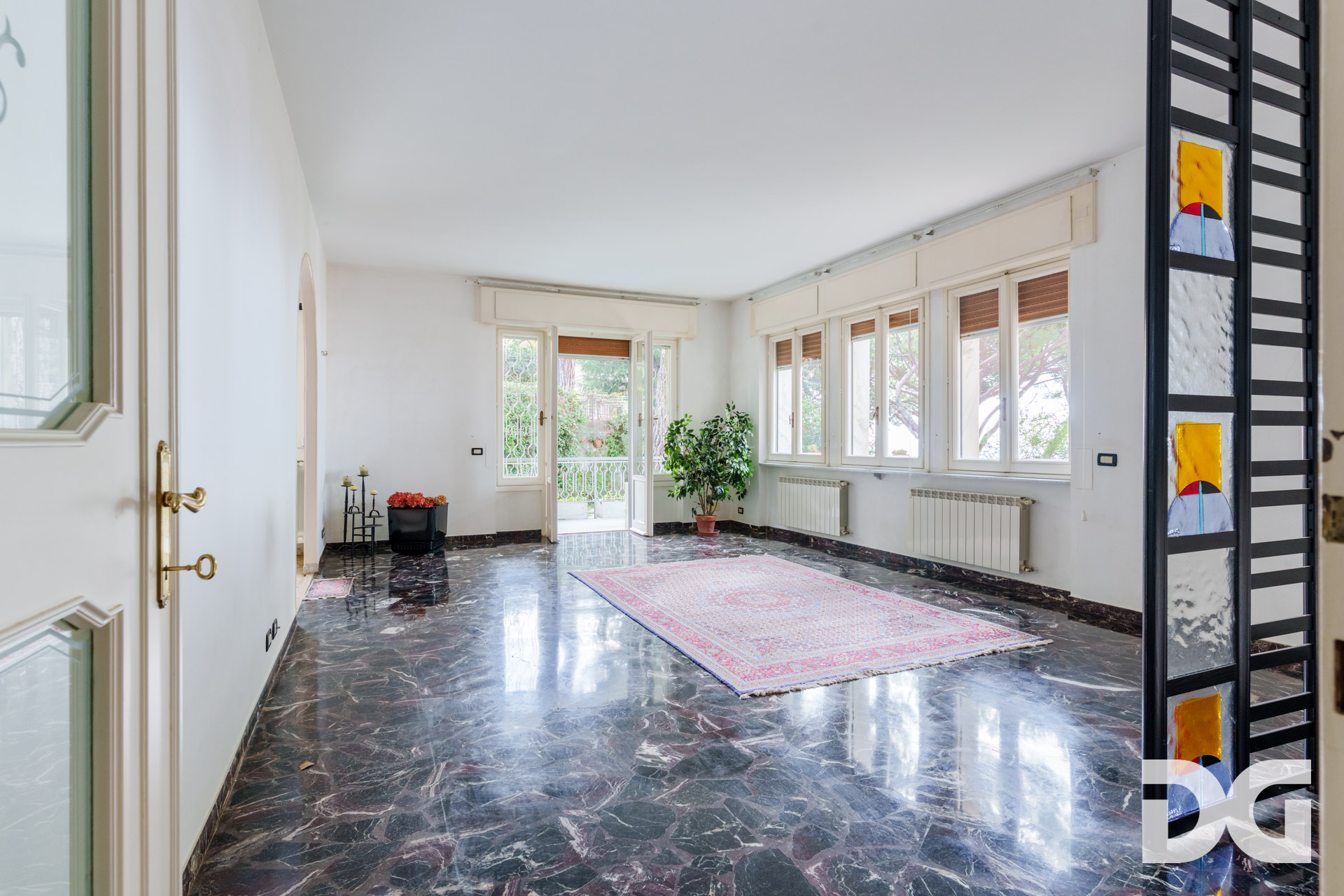Immobiliare Del Guasta RIGHI – VIA DOMENICO CHIODO signorili mq 174 VISTA MARE con GIARDINO-TERRAZZO - POSTO AUTO - CANTINA