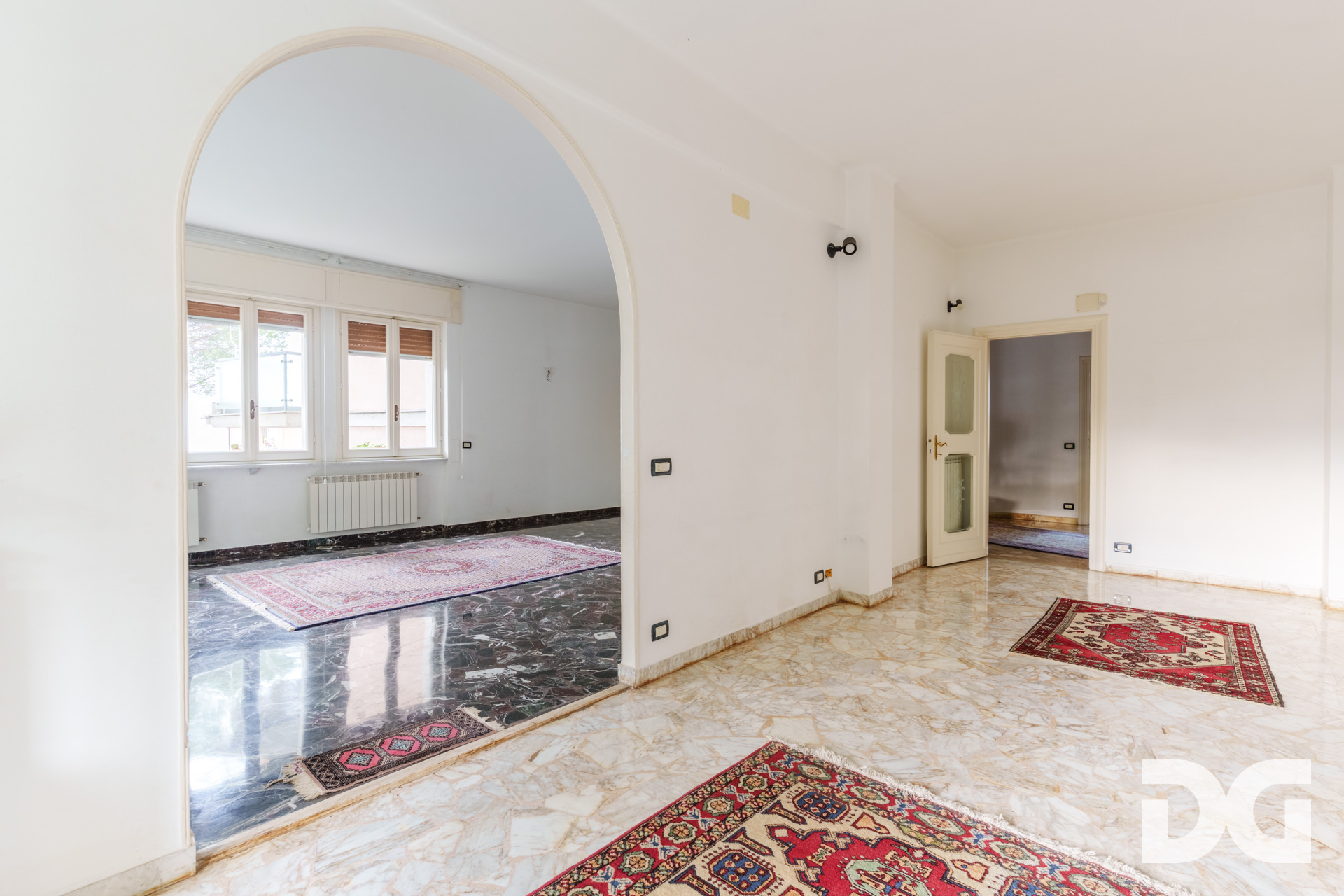 Immobiliare Del Guasta RIGHI – VIA DOMENICO CHIODO signorili mq 174 VISTA MARE con GIARDINO-TERRAZZO - POSTO AUTO - CANTINA