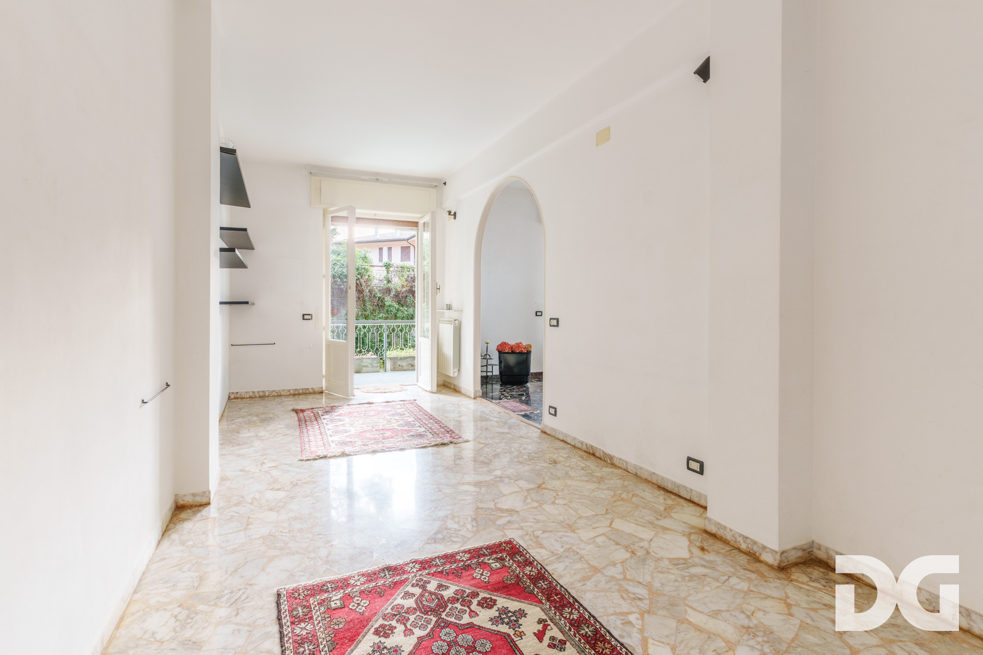 Immobiliare Del Guasta RIGHI – VIA DOMENICO CHIODO signorili mq 174 VISTA MARE con GIARDINO-TERRAZZO - POSTO AUTO - CANTINA
