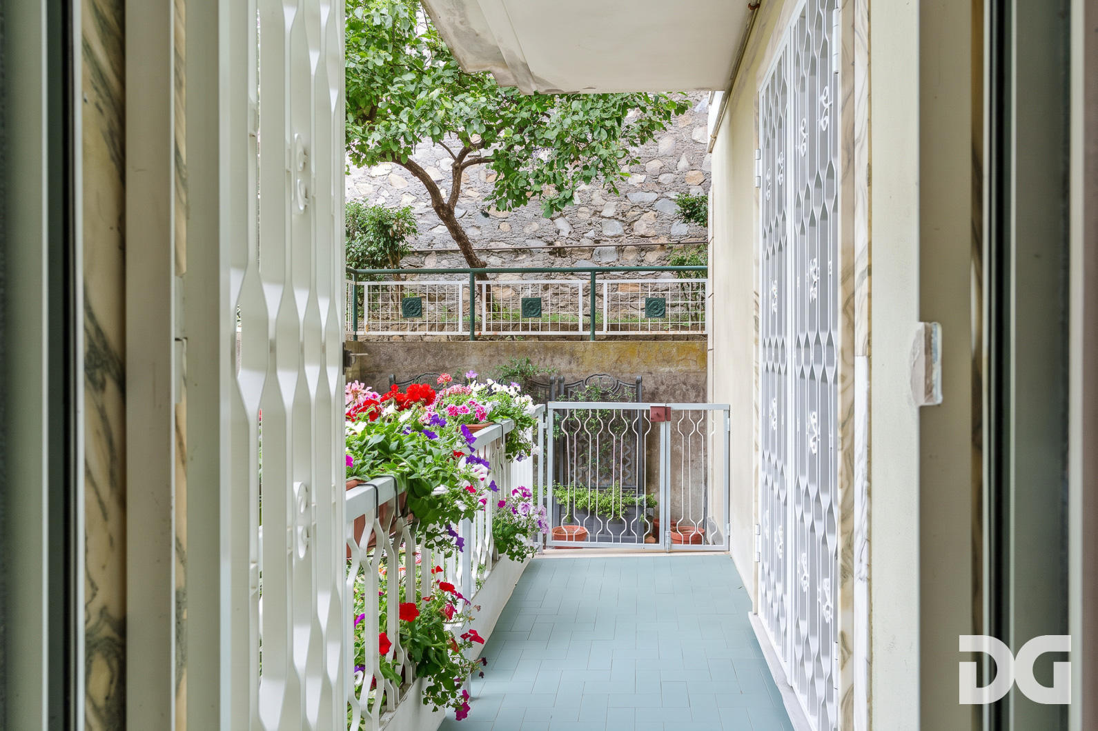 Immobiliare Del Guasta RIGHI – VIA DOMENICO CHIODO signorili mq 174 VISTA MARE con GIARDINO-TERRAZZO - POSTO AUTO - CANTINA