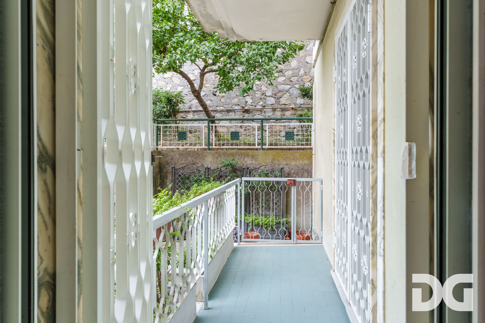 Immobiliare Del Guasta RIGHI – VIA DOMENICO CHIODO signorili mq 174 VISTA MARE con GIARDINO-TERRAZZO - POSTO AUTO - CANTINA